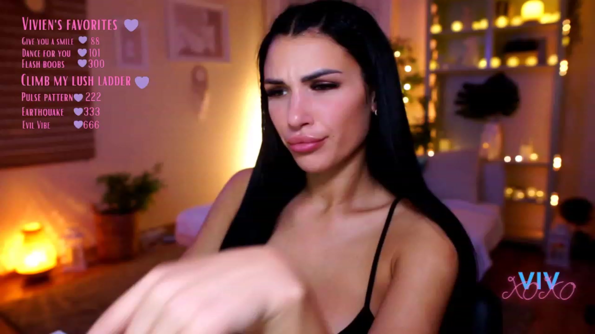 Gallery image thumbnail from kerelai's myfreecams stream on, 01/08/2023, 20:01 image 2 of 20