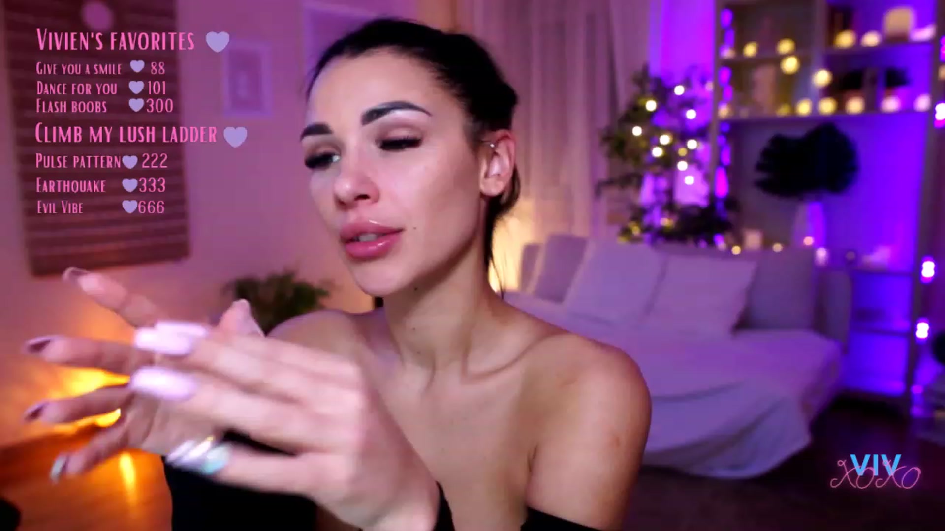 Gallery image thumbnail from kerelai's myfreecams stream on, 02/15/2023, 21:02 image 7 of 20