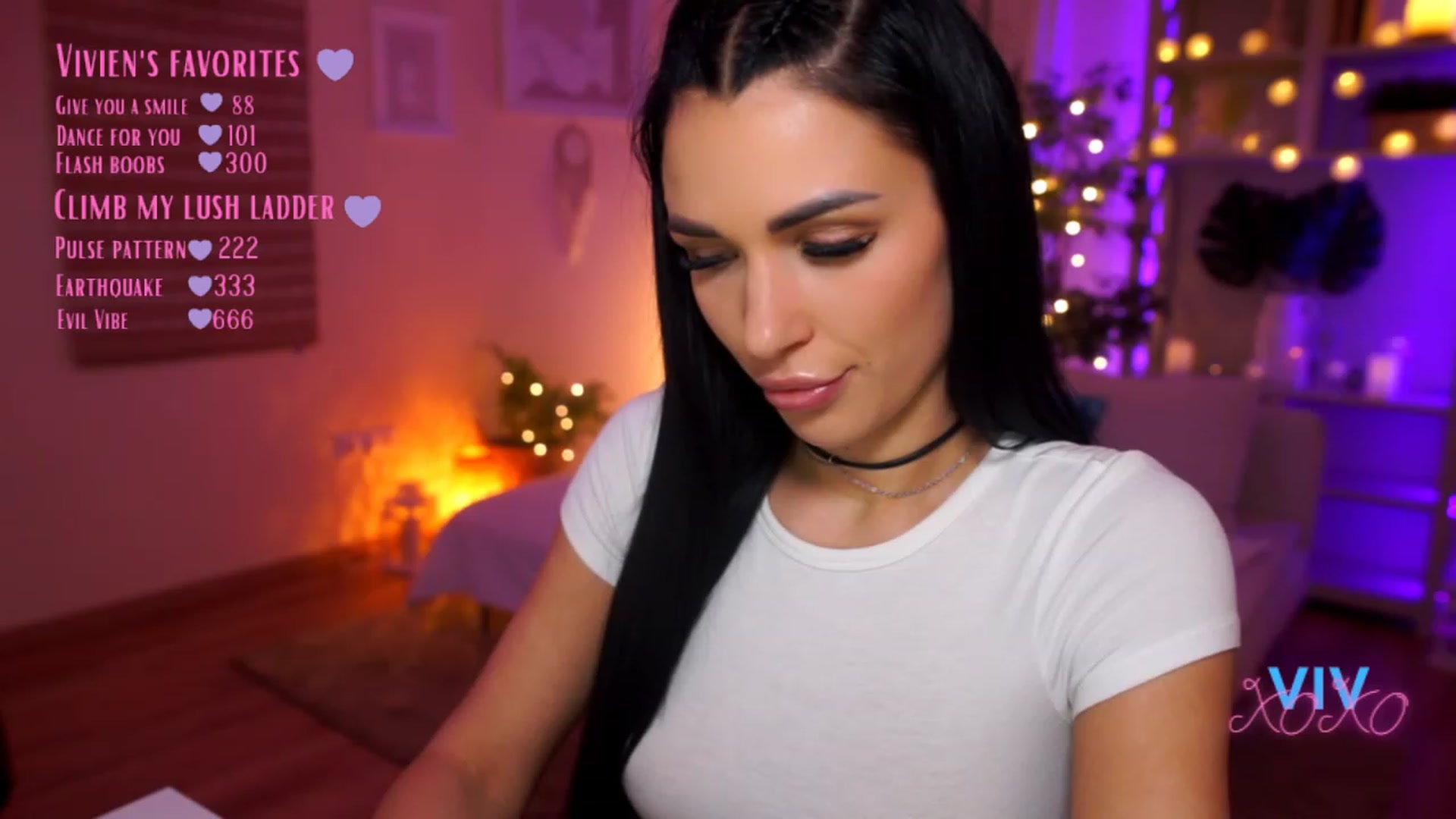Gallery image thumbnail from kerelai's myfreecams stream on, 03/18/2023, 19:08 image 8 of 20