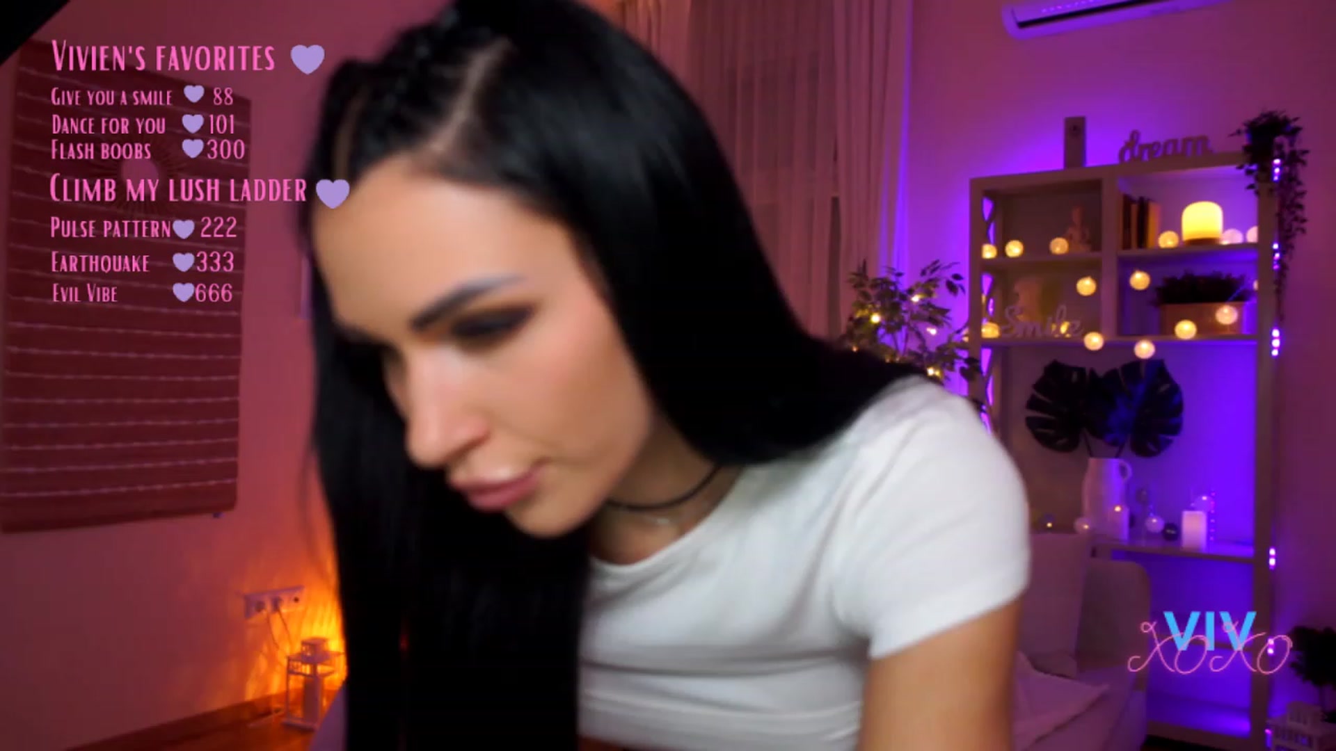 Gallery image thumbnail from kerelai's myfreecams stream on, 03/18/2023, 19:39 image 4 of 20