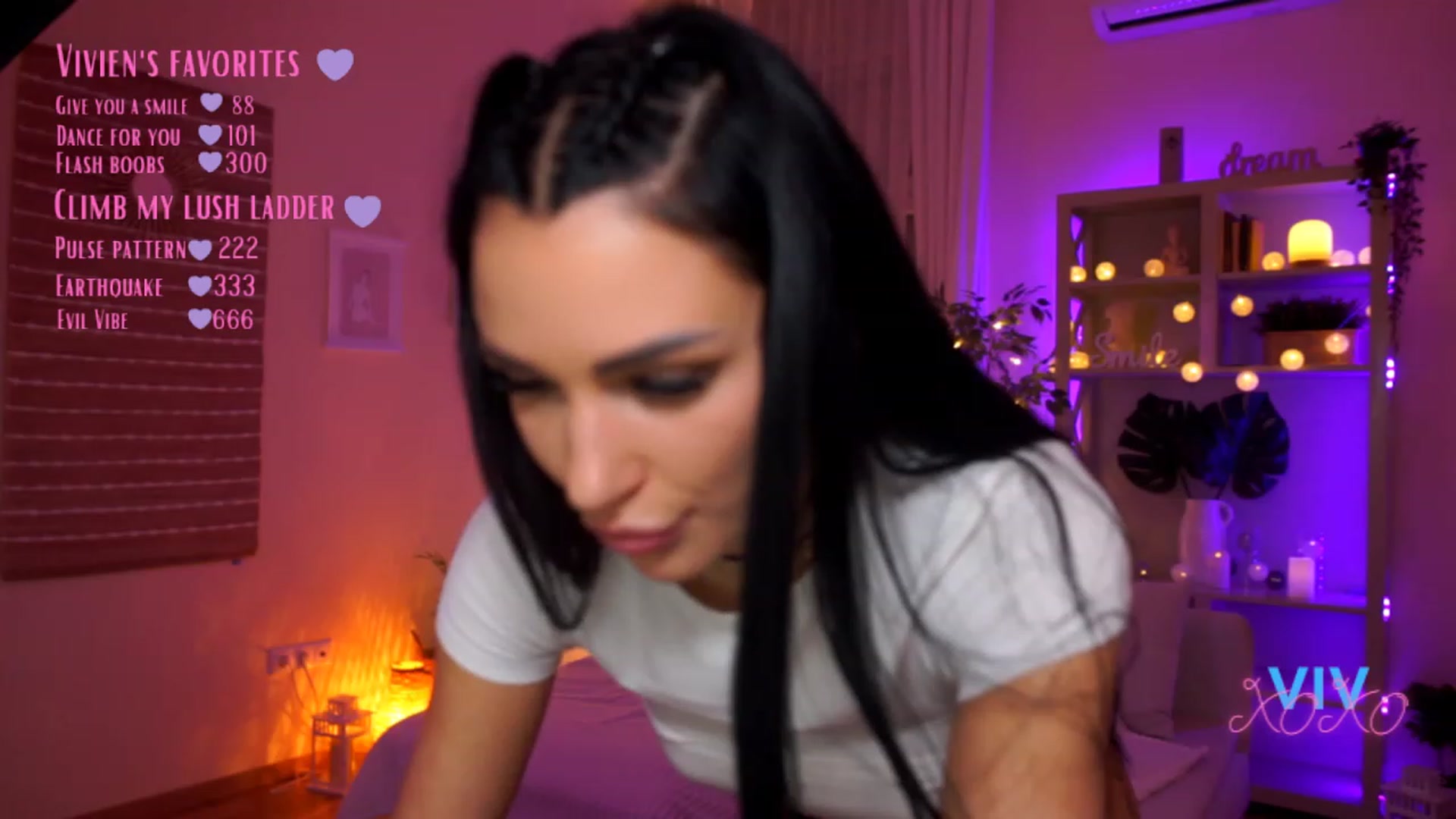 Gallery image thumbnail from kerelai's myfreecams stream on, 03/18/2023, 19:39 image 6 of 20
