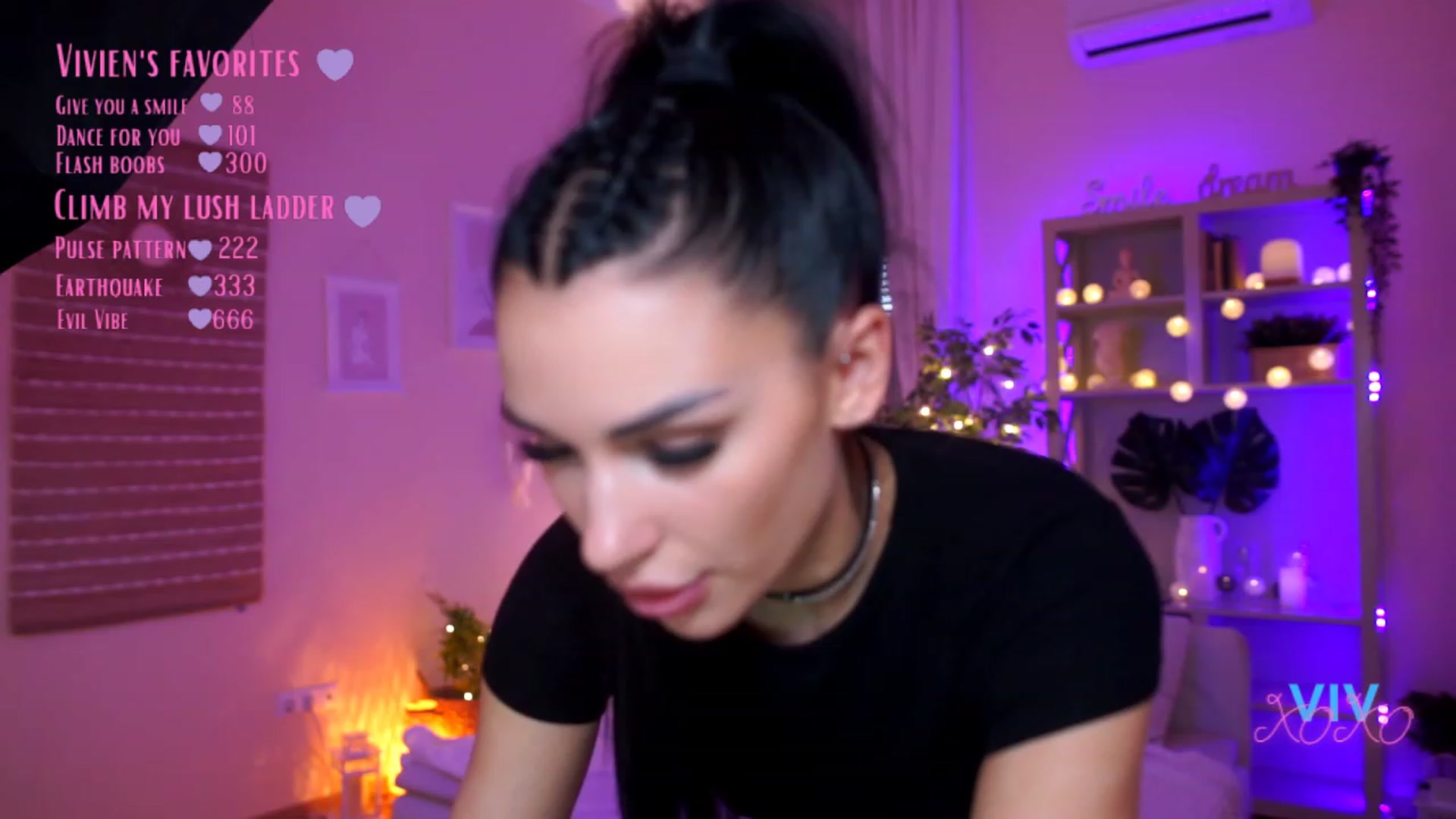 Gallery image thumbnail from kerelai's myfreecams stream on, 03/22/2023, 11:16 image 20 of 20