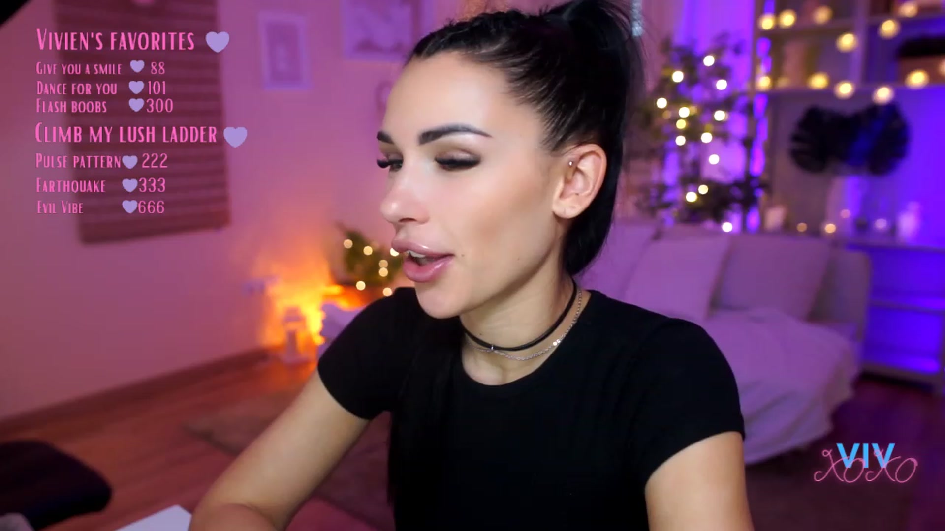 Gallery image thumbnail from kerelai's myfreecams stream on, 03/22/2023, 11:16 image 4 of 20