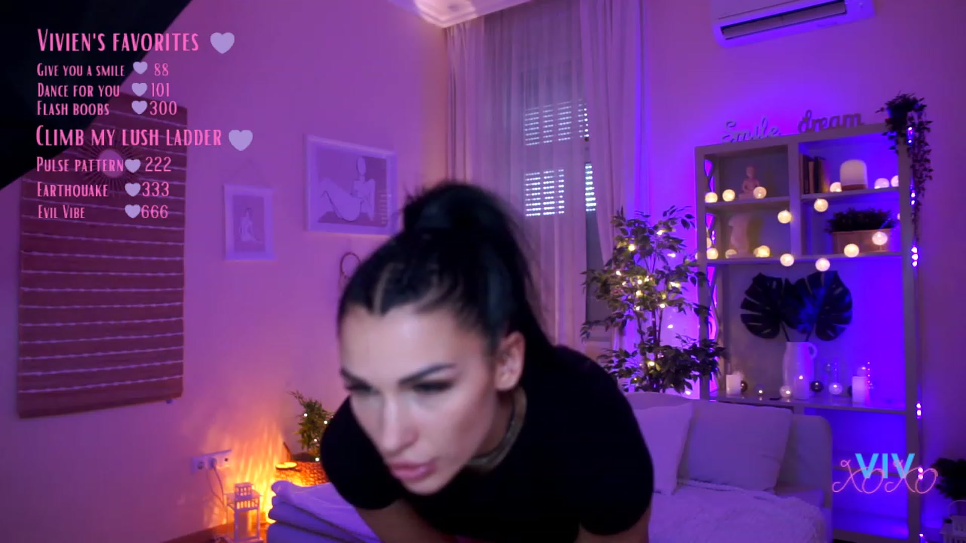 Gallery image thumbnail from kerelai's myfreecams stream on, 03/22/2023, 14:18 image 7 of 20