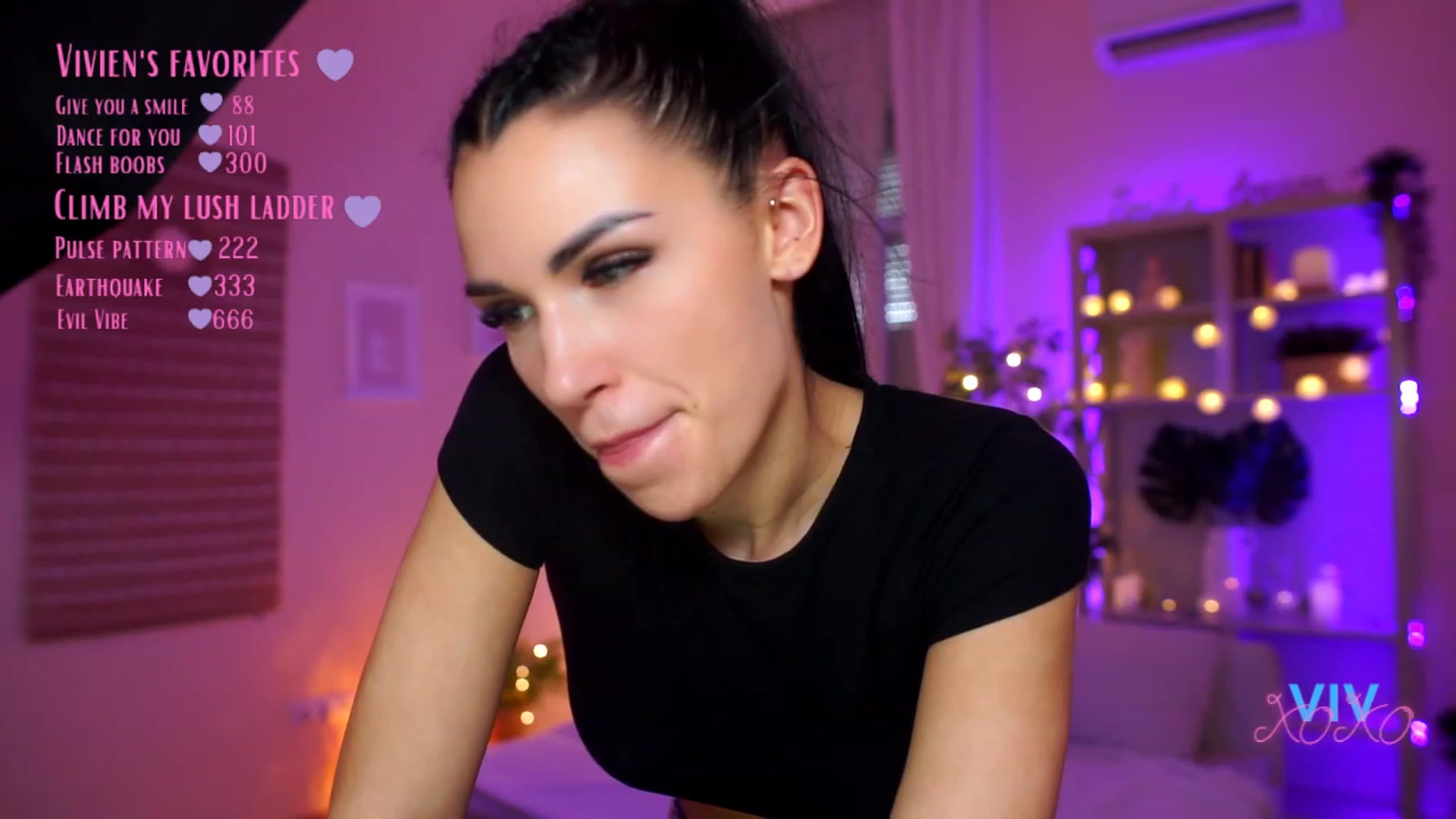 Gallery image thumbnail from kerelai's myfreecams stream on, 03/22/2023, 15:00 image 16 of 20