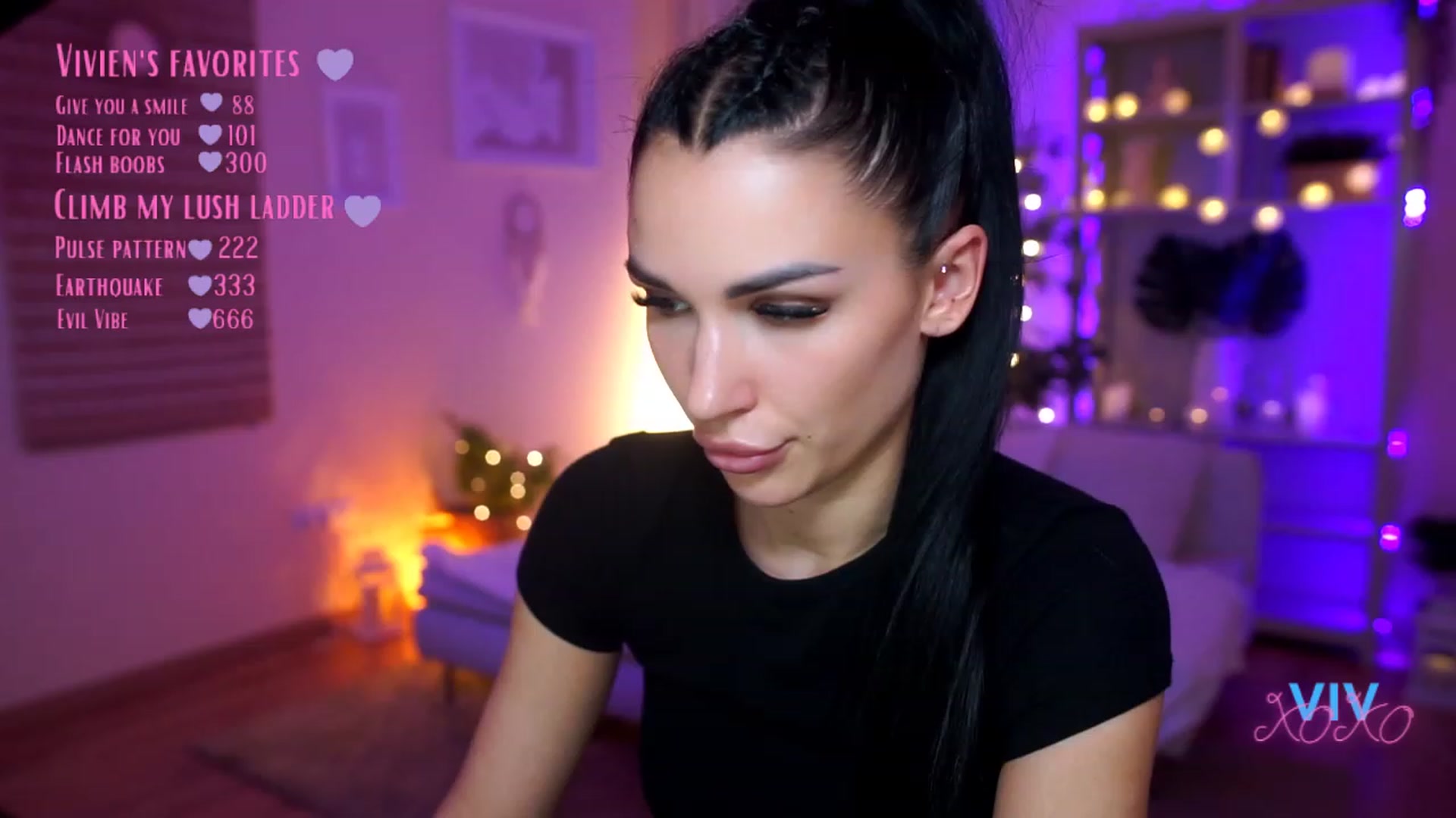 Gallery image thumbnail from kerelai's myfreecams stream on, 03/22/2023, 15:00 image 4 of 20