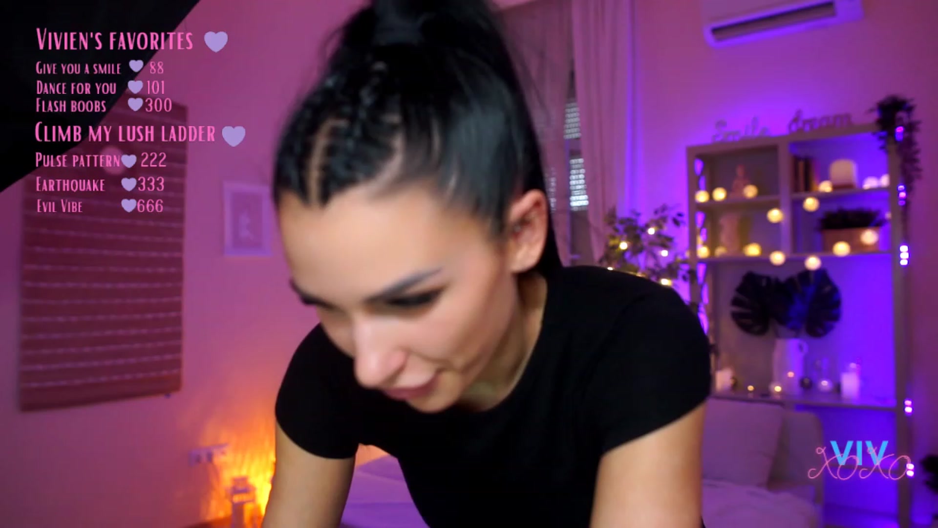 Gallery image thumbnail from kerelai's myfreecams stream on, 03/22/2023, 15:00 image 12 of 20