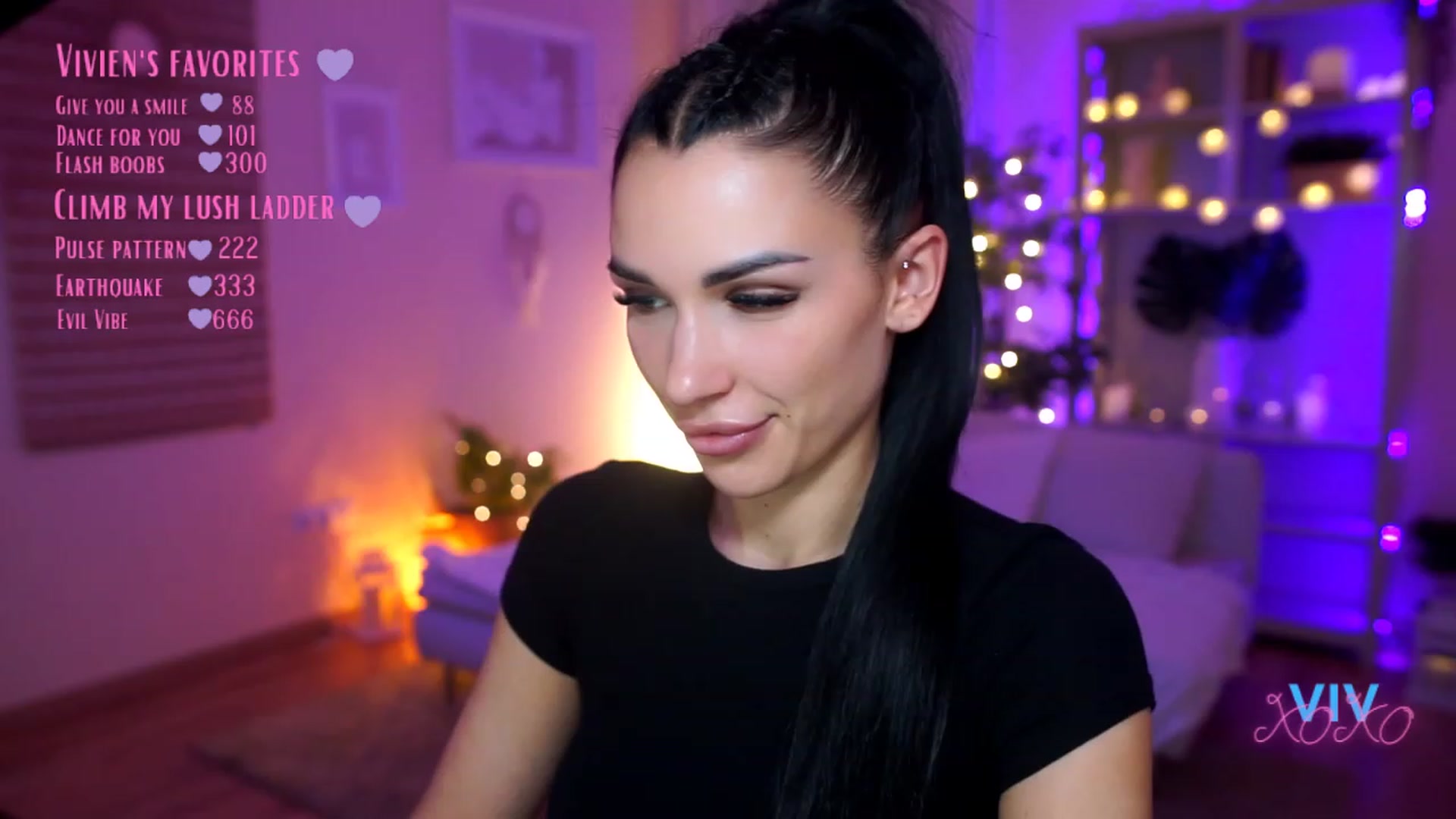 Gallery image thumbnail from kerelai's myfreecams stream on, 03/22/2023, 15:00 image 6 of 20
