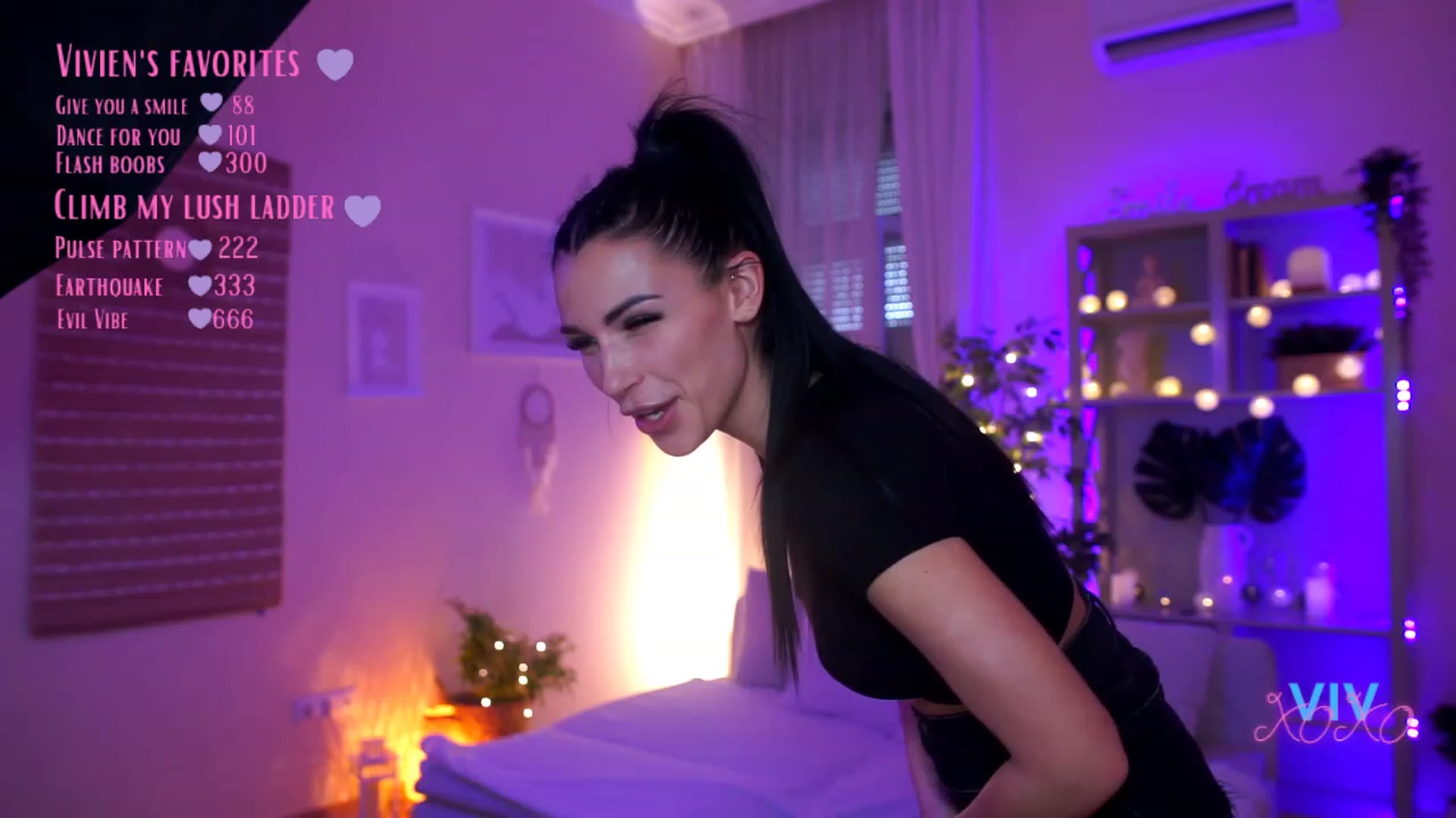 Gallery image thumbnail from kerelai's myfreecams stream on, 03/22/2023, 15:00 image 10 of 20
