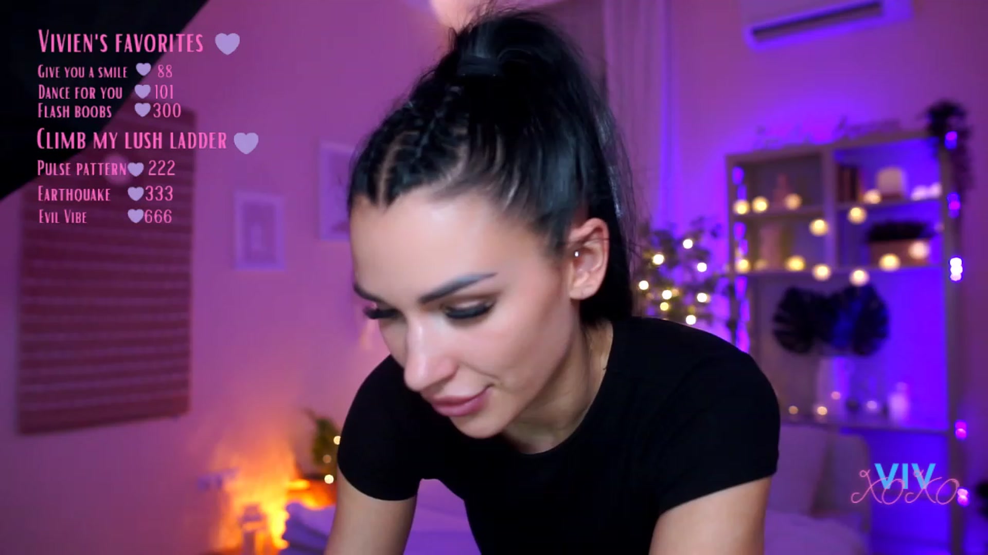 Gallery image thumbnail from kerelai's myfreecams stream on, 03/22/2023, 15:00 image 17 of 20
