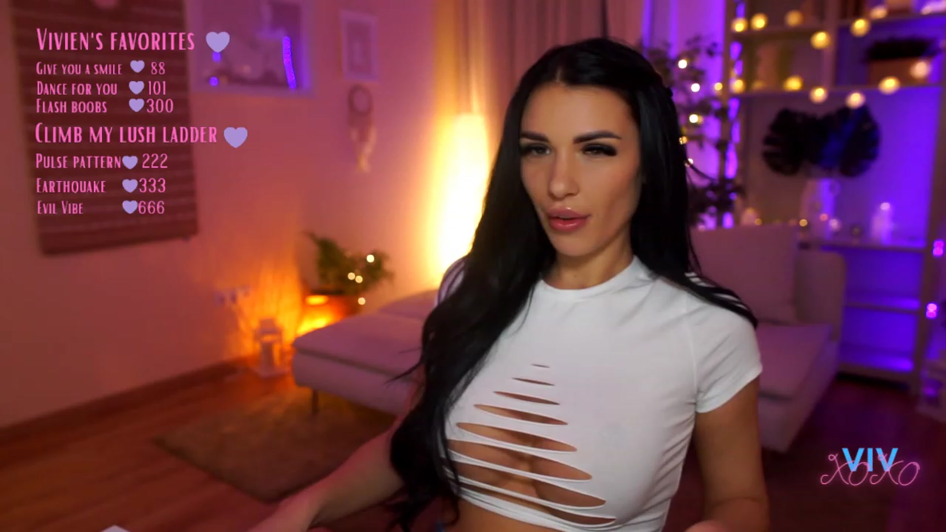 Gallery image thumbnail from kerelai's myfreecams stream on, 03/27/2023, 16:09 image 14 of 20