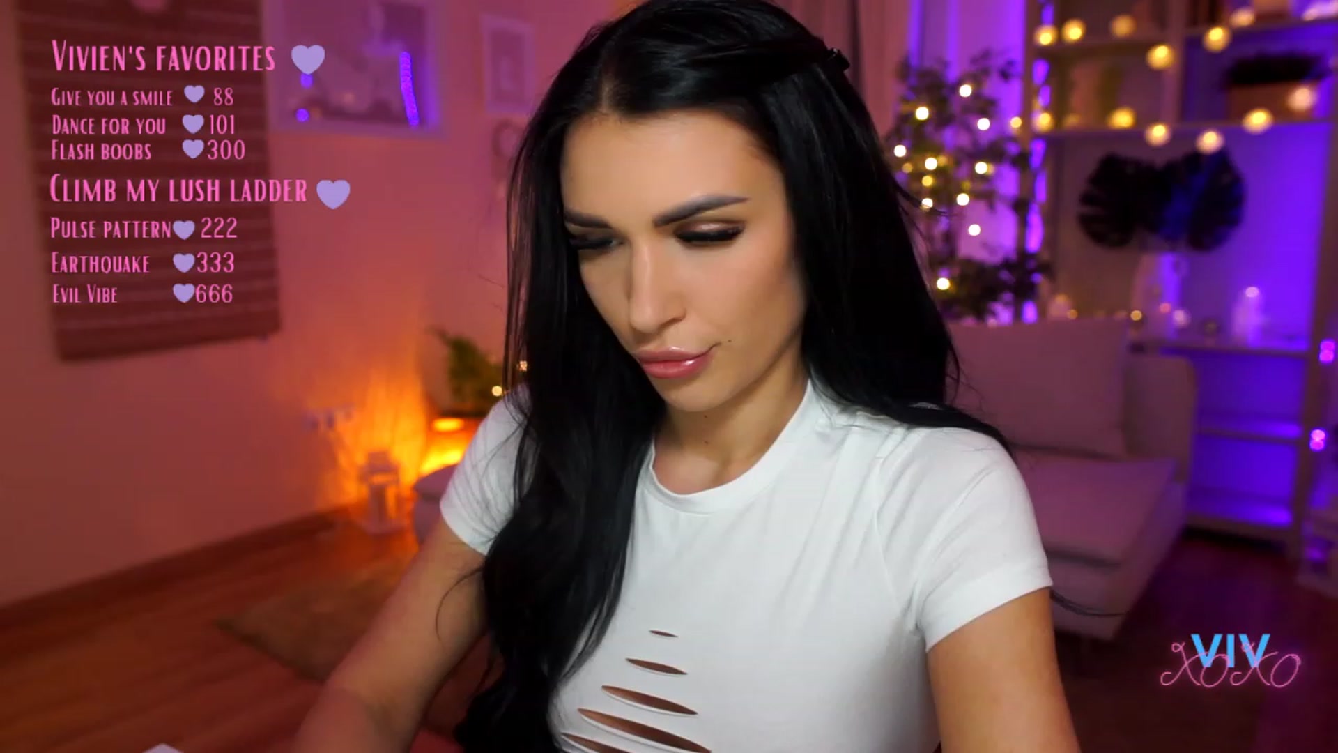 Gallery image thumbnail from kerelai's myfreecams stream on, 03/27/2023, 16:09 image 12 of 20