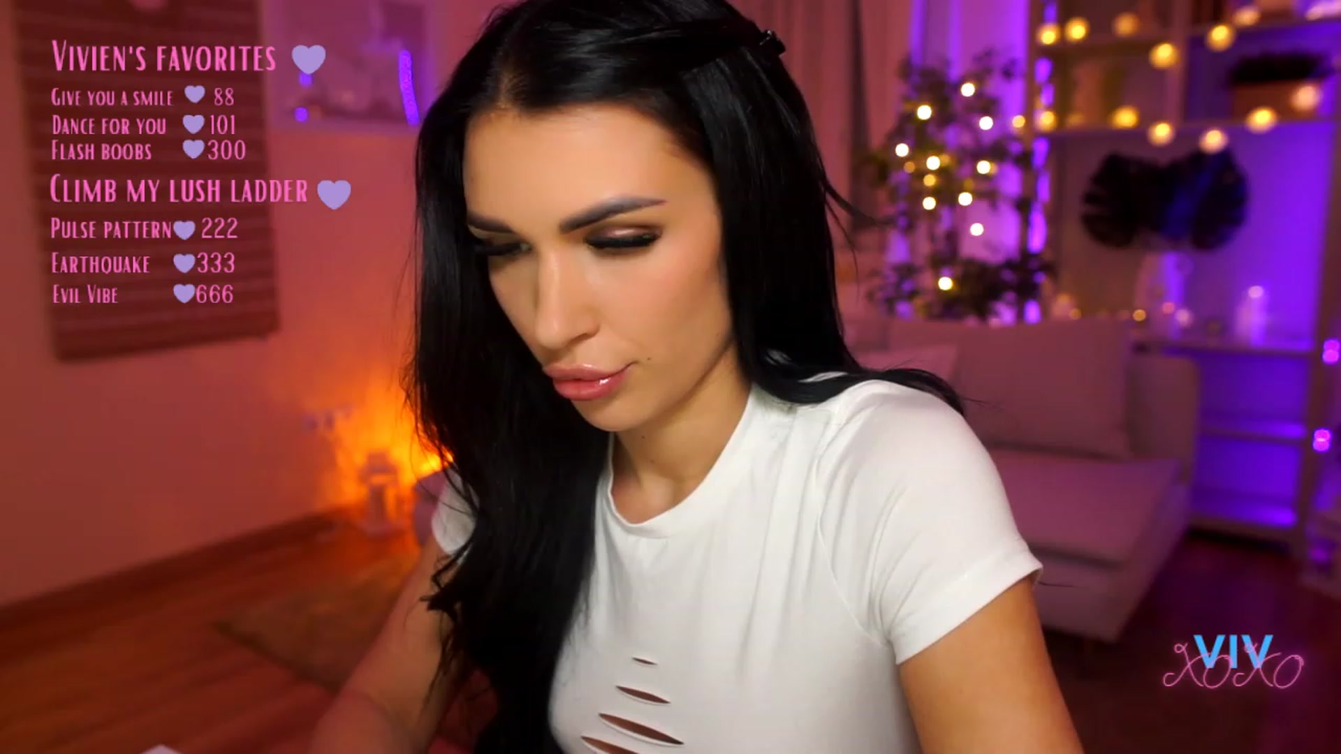 Gallery image thumbnail from kerelai's myfreecams stream on, 03/27/2023, 16:09 image 18 of 20