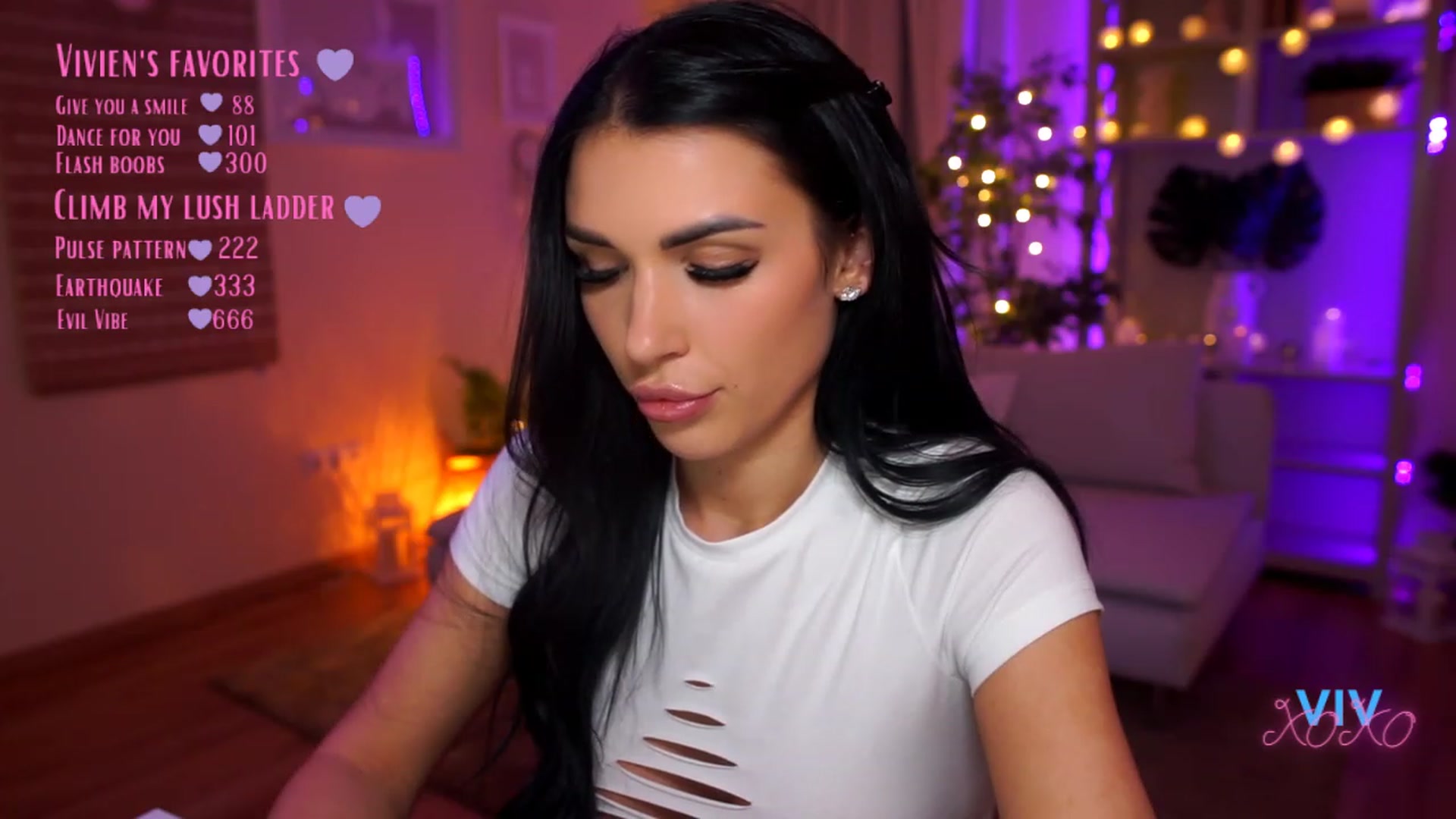 Gallery image thumbnail from kerelai's myfreecams stream on, 03/27/2023, 17:48 image 14 of 20