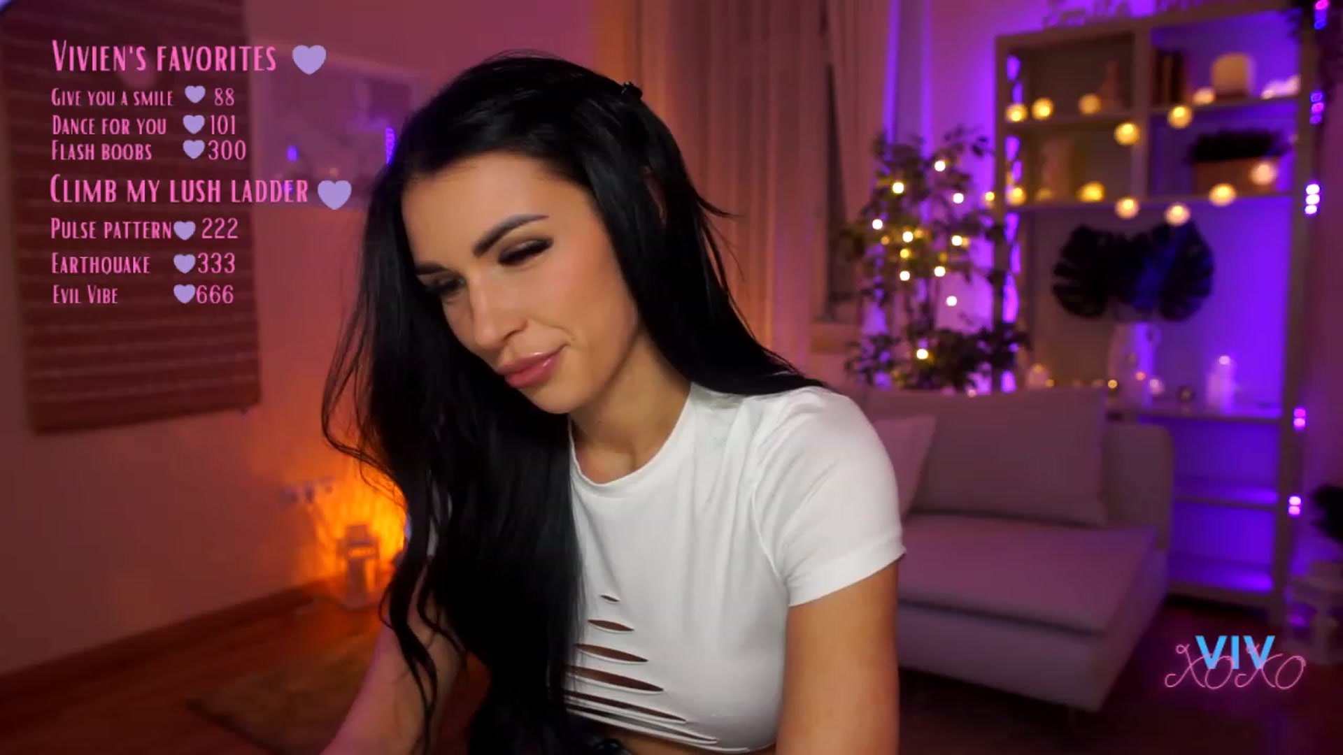 Gallery image thumbnail from kerelai's myfreecams stream on, 03/27/2023, 17:48 image 10 of 20