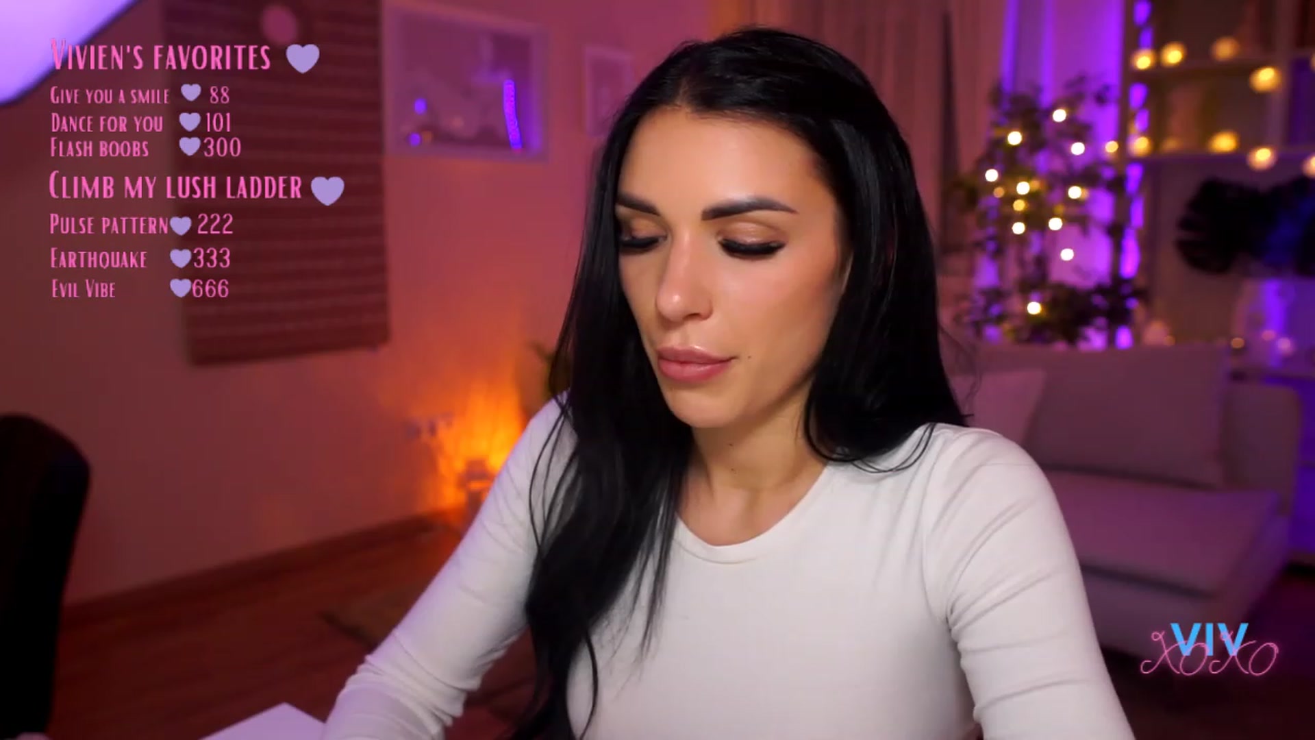 Gallery image thumbnail from kerelai's myfreecams stream on, 03/27/2023, 20:21 image 8 of 20