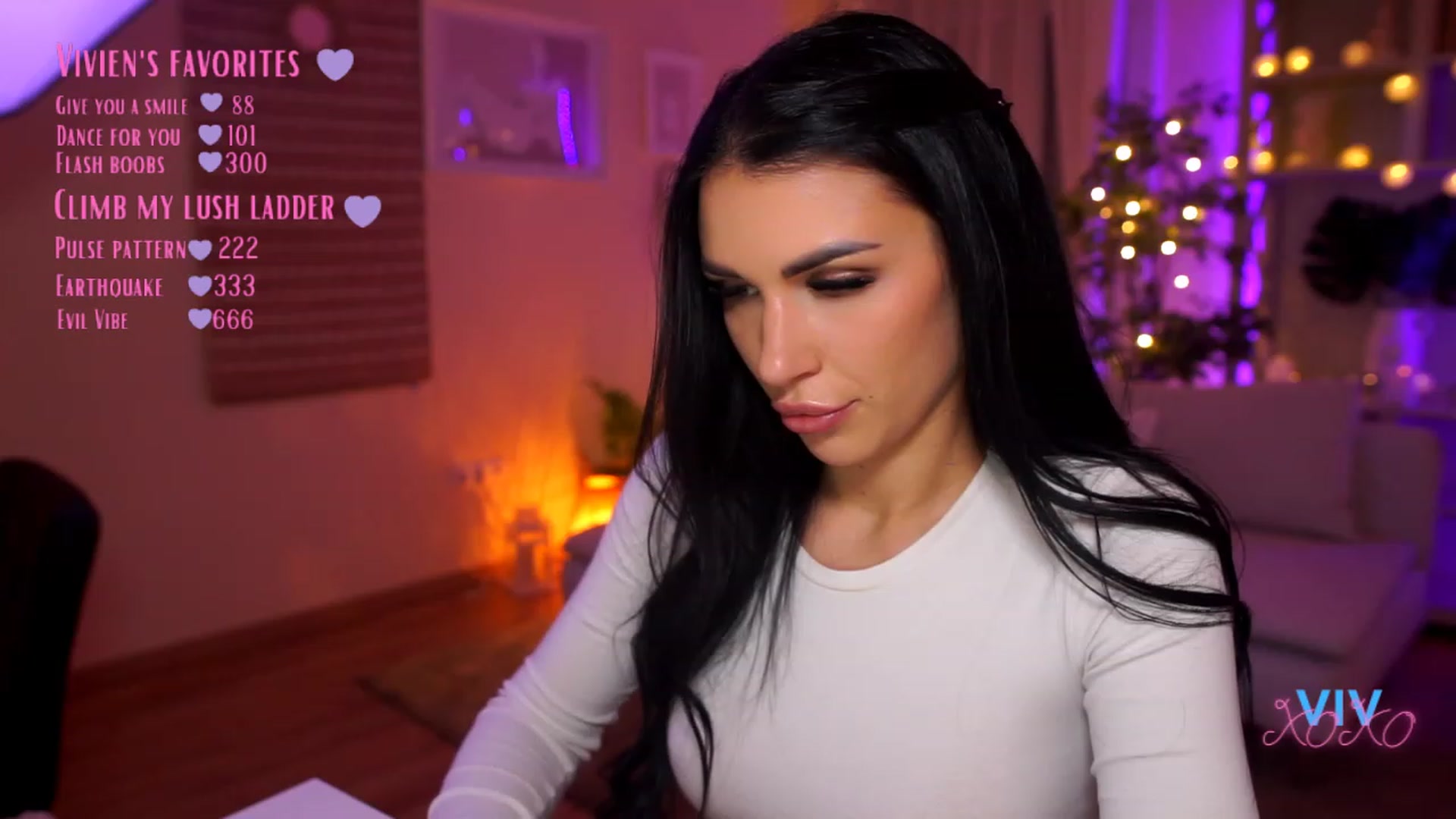 Gallery image thumbnail from kerelai's myfreecams stream on, 03/27/2023, 20:21 image 9 of 20