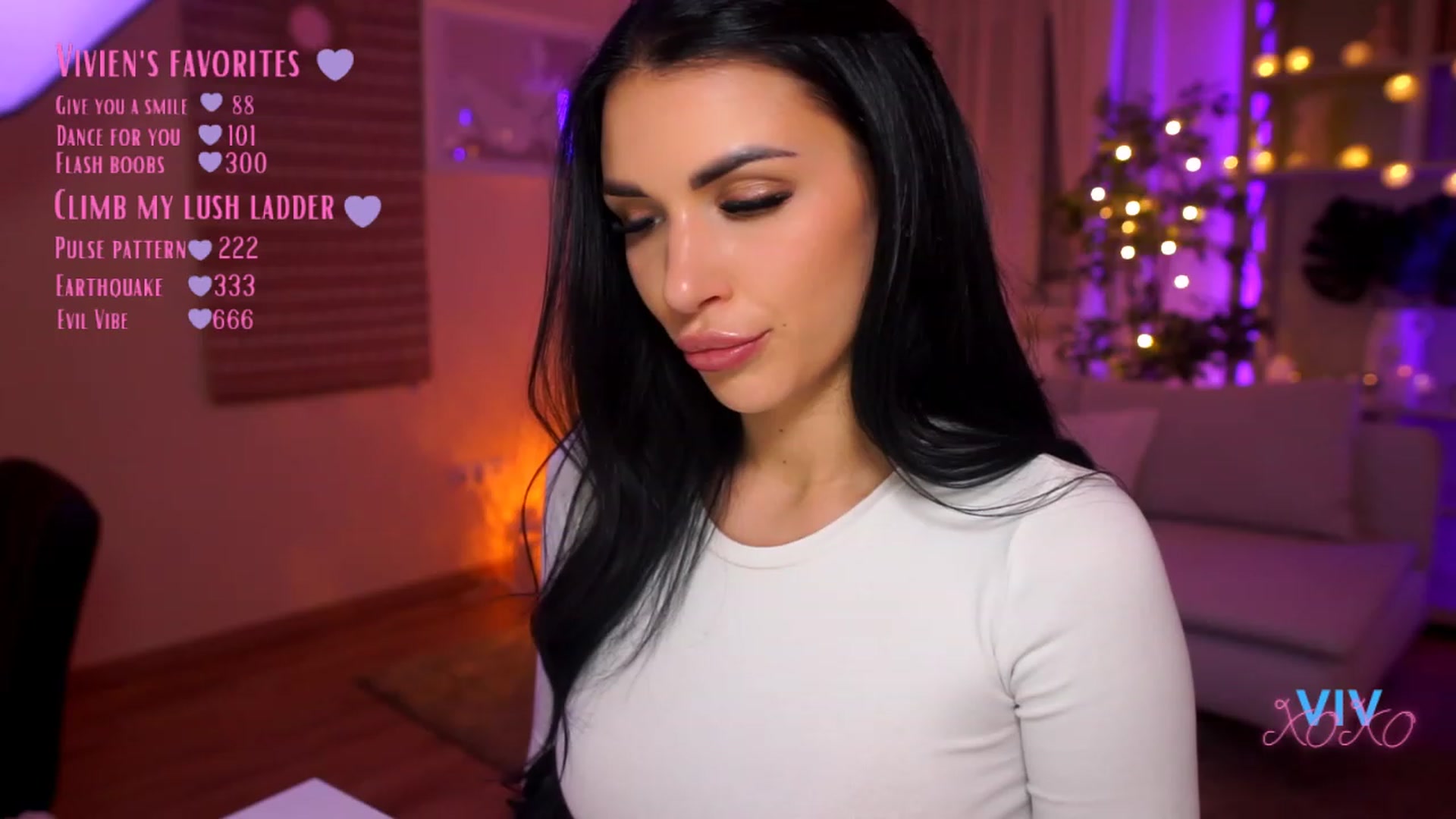 Gallery image thumbnail from kerelai's myfreecams stream on, 03/27/2023, 20:21 image 7 of 20