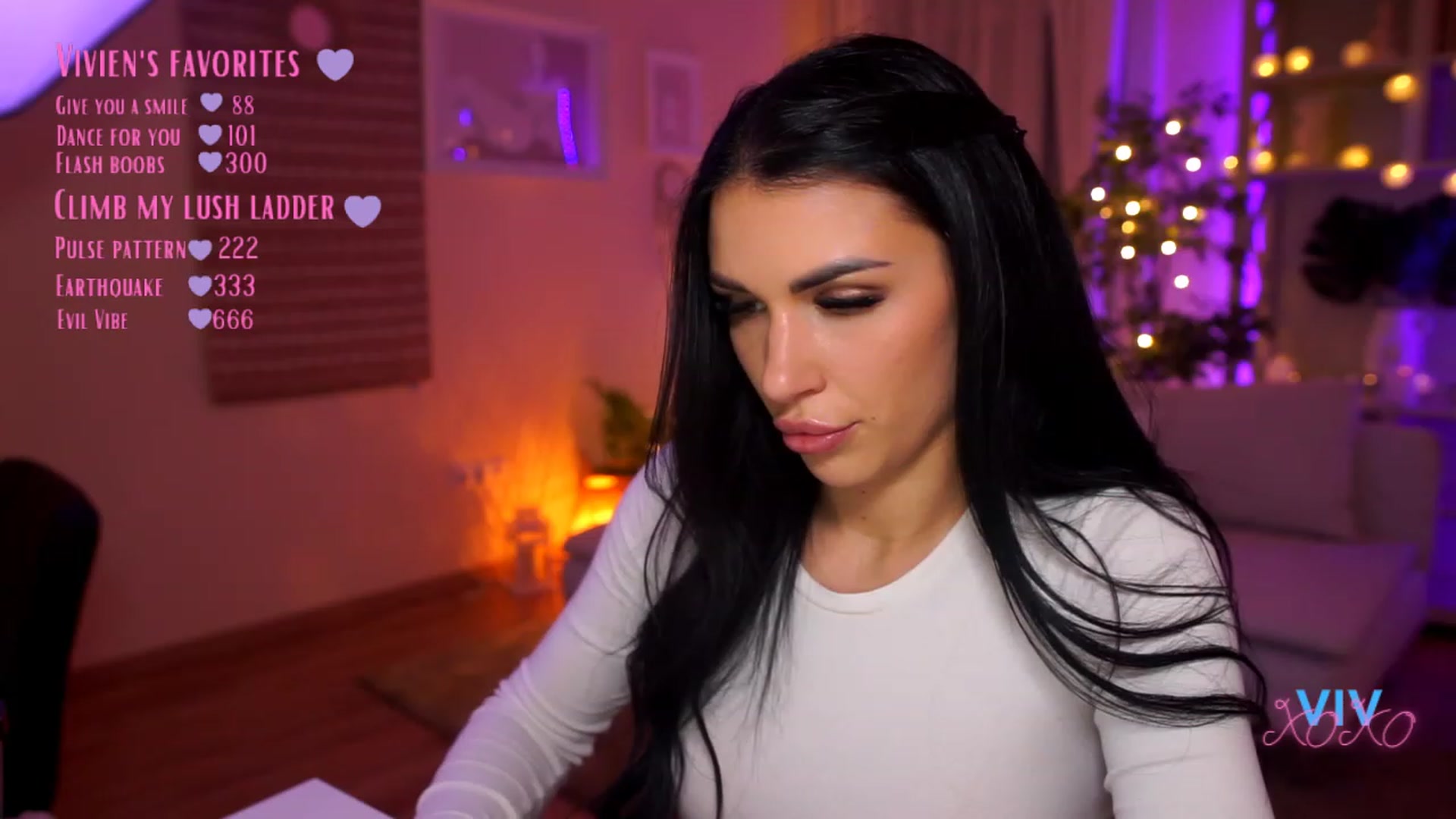 Gallery image thumbnail from kerelai's myfreecams stream on, 03/27/2023, 20:21 image 10 of 20