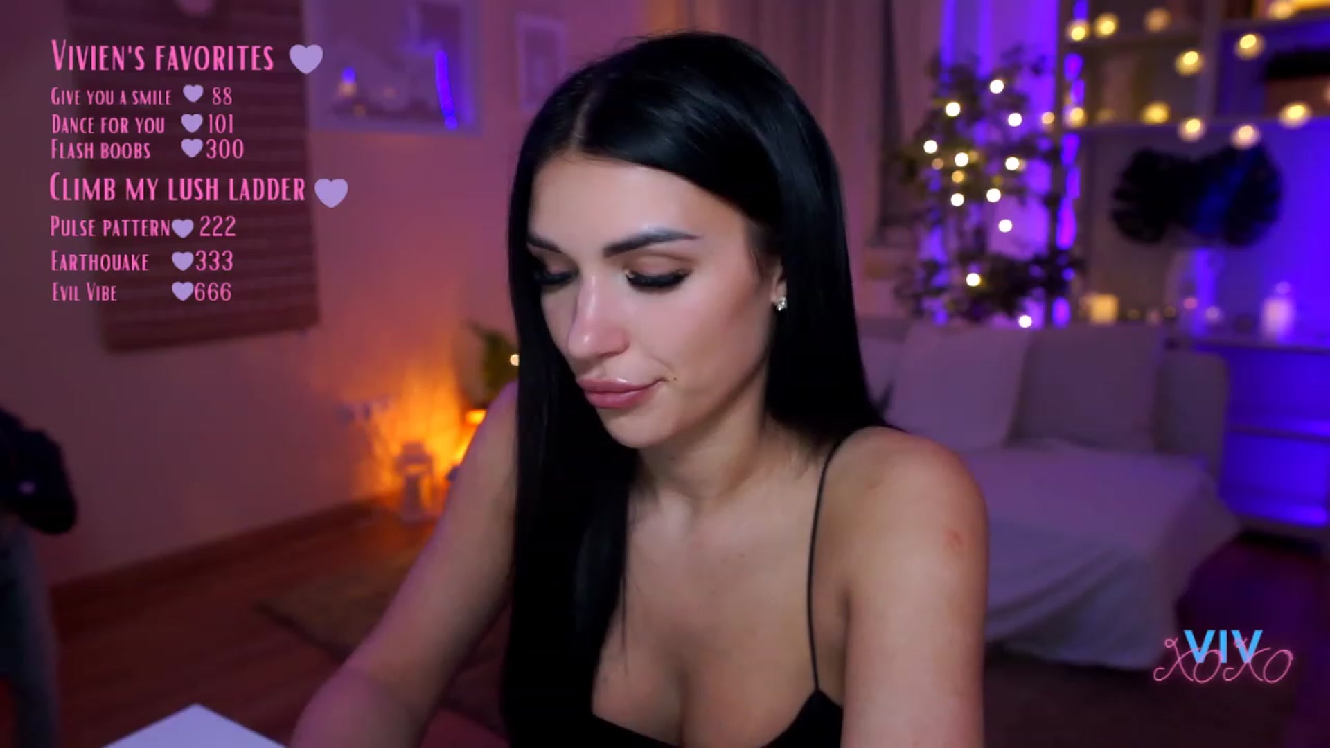 Gallery image thumbnail from kerelai's myfreecams stream on, 03/28/2023, 14:53 image 10 of 20