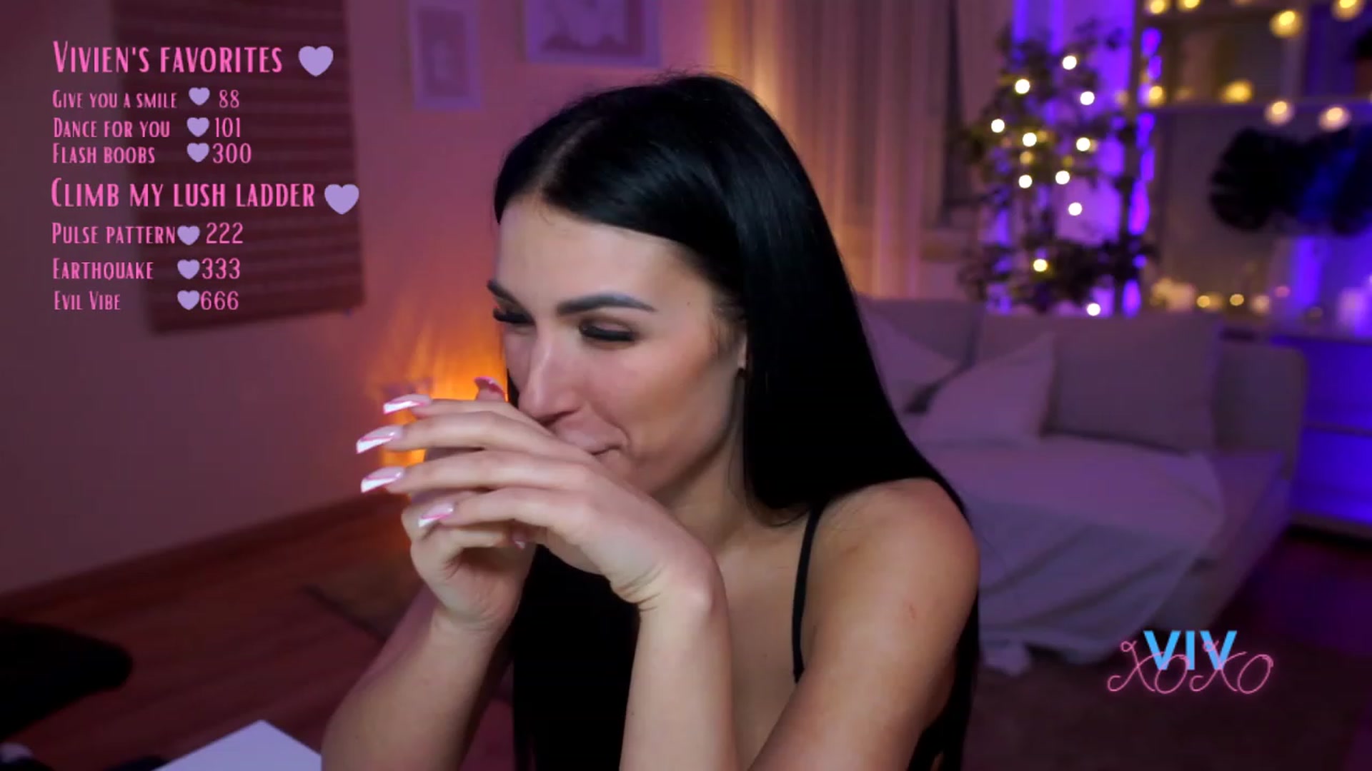 Gallery image thumbnail from kerelai's myfreecams stream on, 04/03/2023, 17:39 image 12 of 20