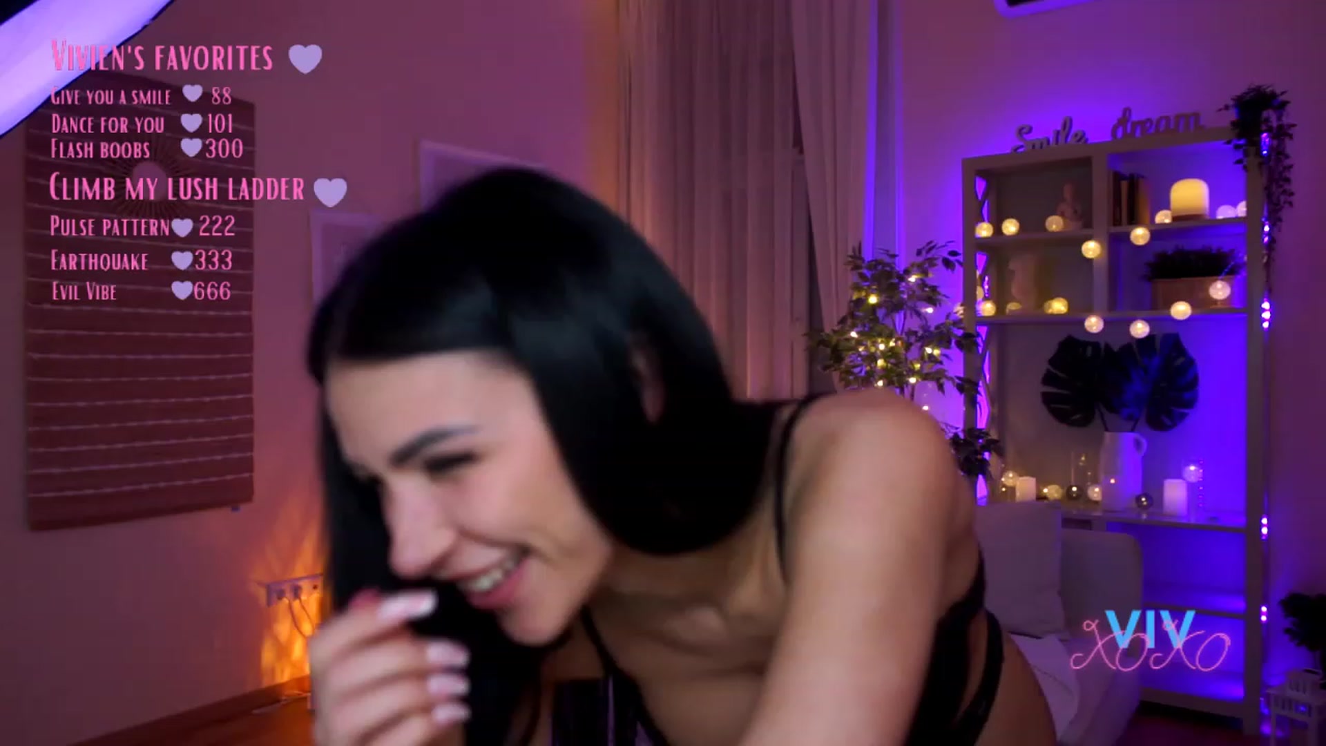 Gallery image thumbnail from kerelai's myfreecams stream on, 04/03/2023, 17:39 image 15 of 20