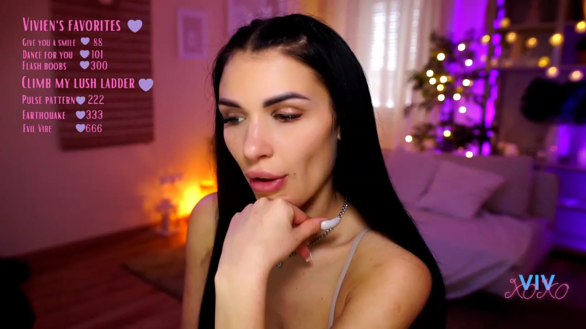 Gallery image thumbnail from kerelai's myfreecams stream on, 04/19/2023, 15:14 image 7 of 20