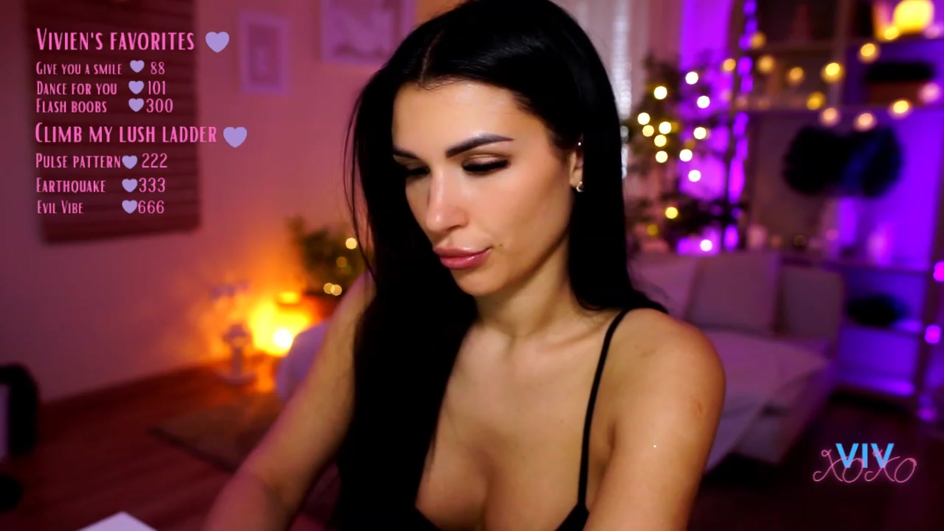 Gallery image thumbnail from kerelai's myfreecams stream on, 04/21/2023, 12:02 image 12 of 20