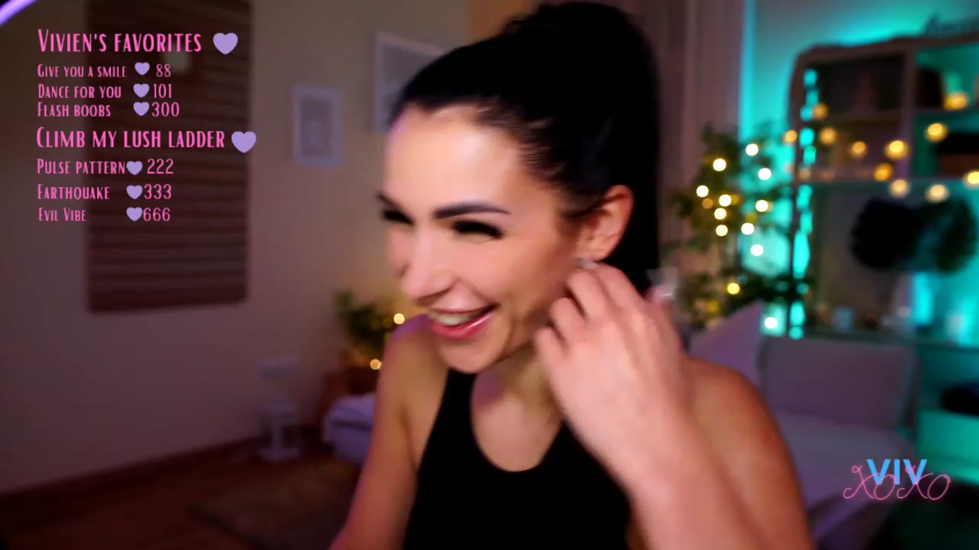 Gallery image thumbnail from kerelai's myfreecams stream on, 04/23/2023, 19:34 image 12 of 20