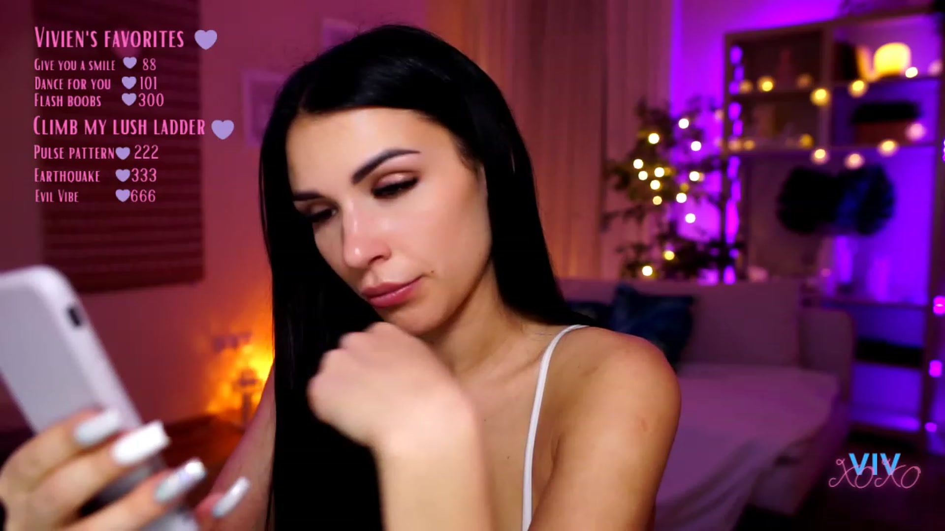 Gallery image thumbnail from kerelai's myfreecams stream on, 04/25/2023, 19:18 image 14 of 20