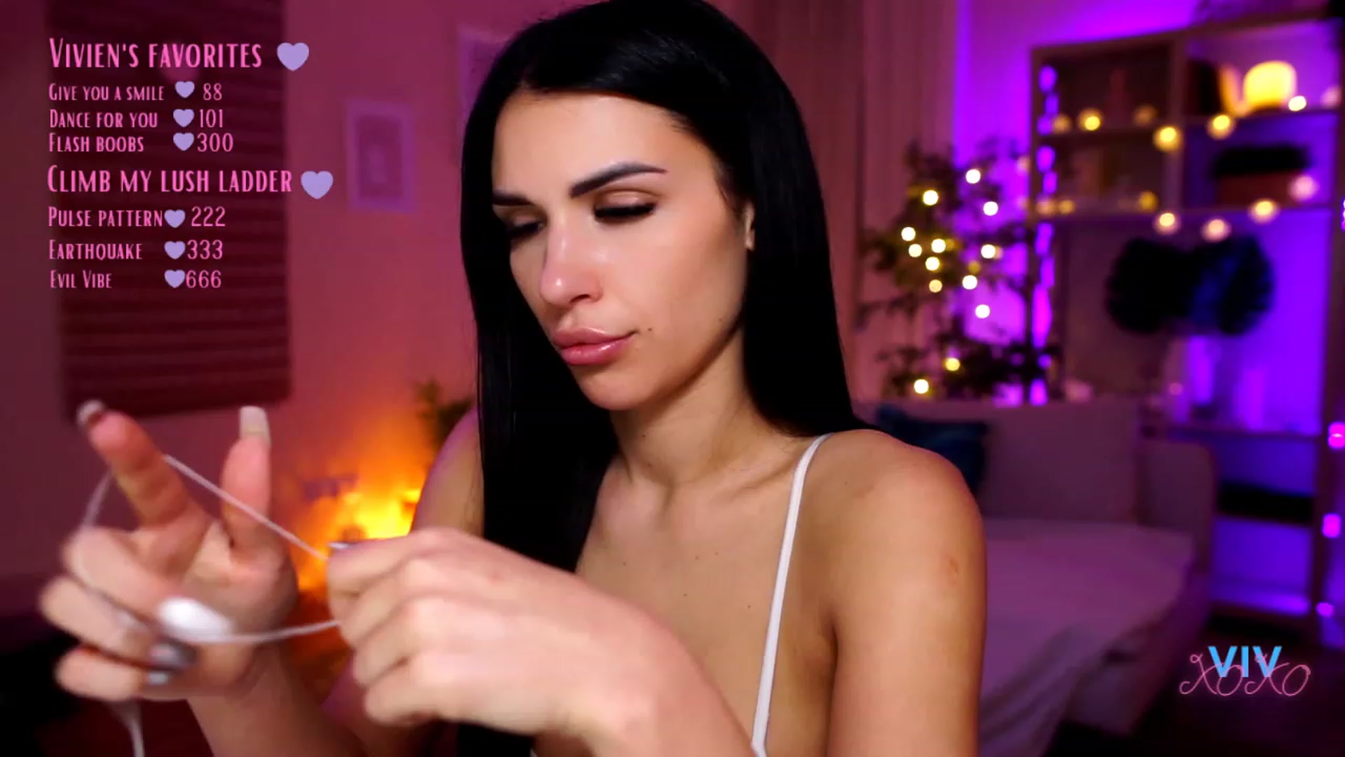 Gallery image thumbnail from kerelai's myfreecams stream on, 04/25/2023, 19:18 image 7 of 20
