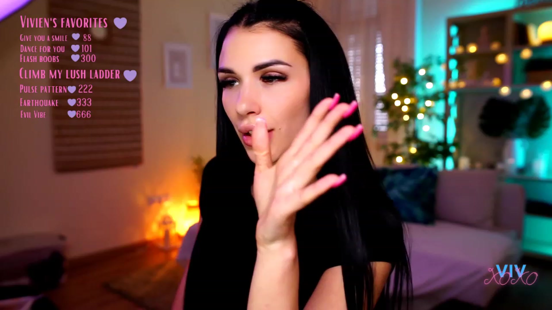 Gallery image thumbnail from kerelai's myfreecams stream on, 04/26/2023, 16:15 image 3 of 20