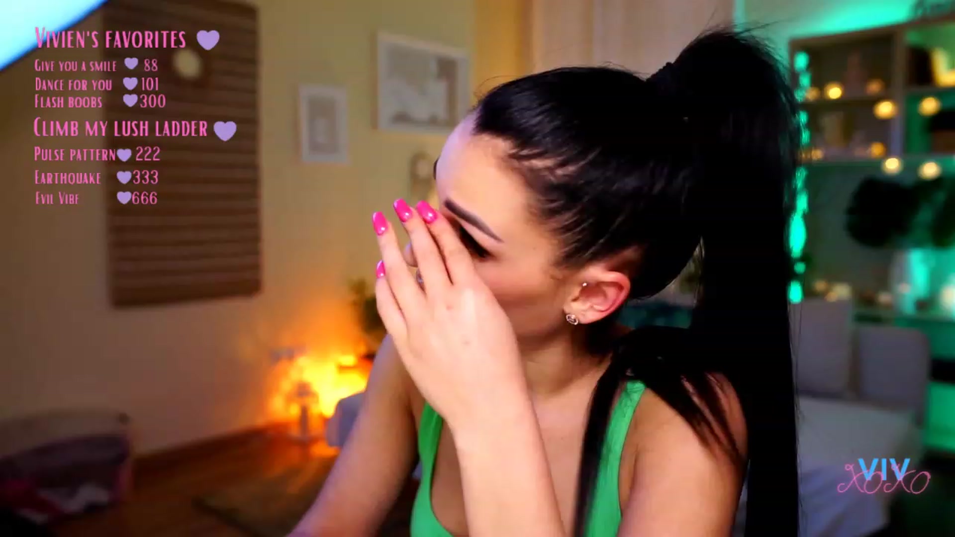 Gallery image thumbnail from kerelai's myfreecams stream on, 04/28/2023, 12:15 image 16 of 20