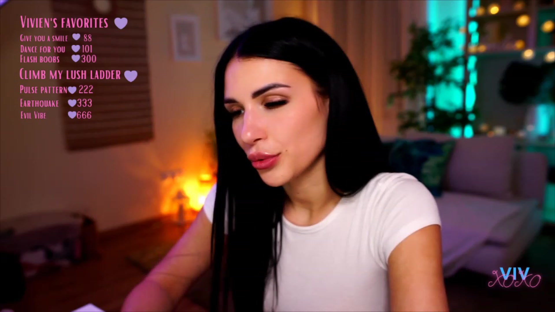 Gallery image thumbnail from kerelai's myfreecams stream on, 04/29/2023, 20:34 image 17 of 20