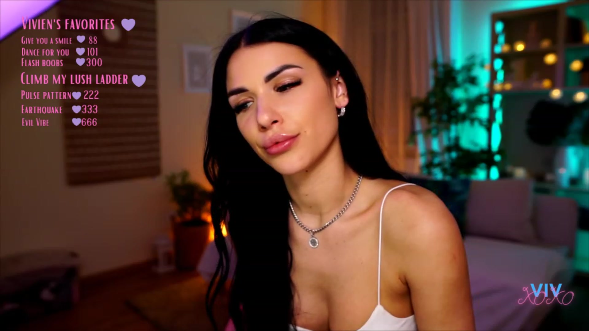 Gallery image thumbnail from kerelai's myfreecams stream on, 05/01/2023, 18:24 image 18 of 20