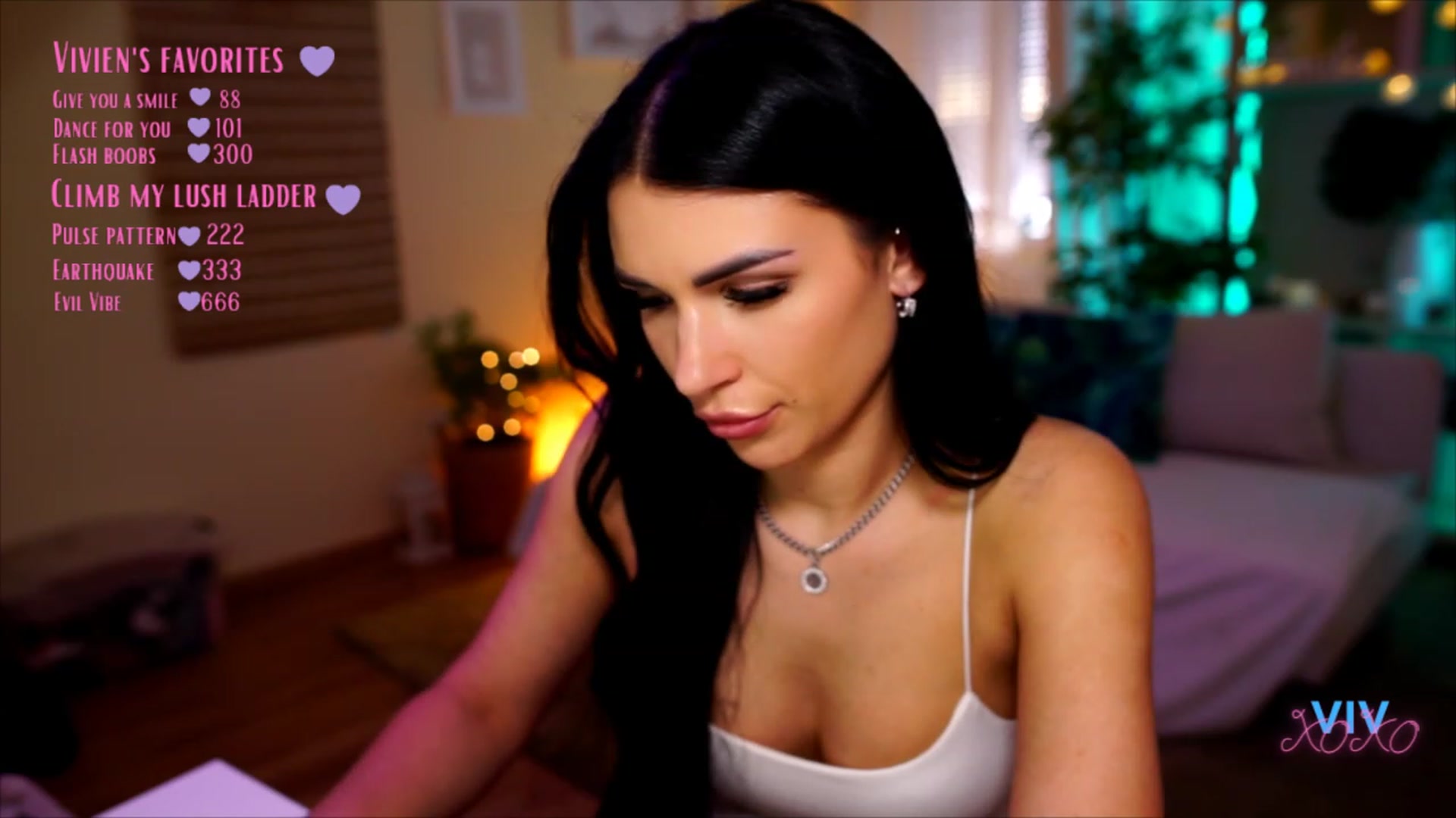Gallery image thumbnail from kerelai's myfreecams stream on, 05/01/2023, 18:24 image 5 of 20