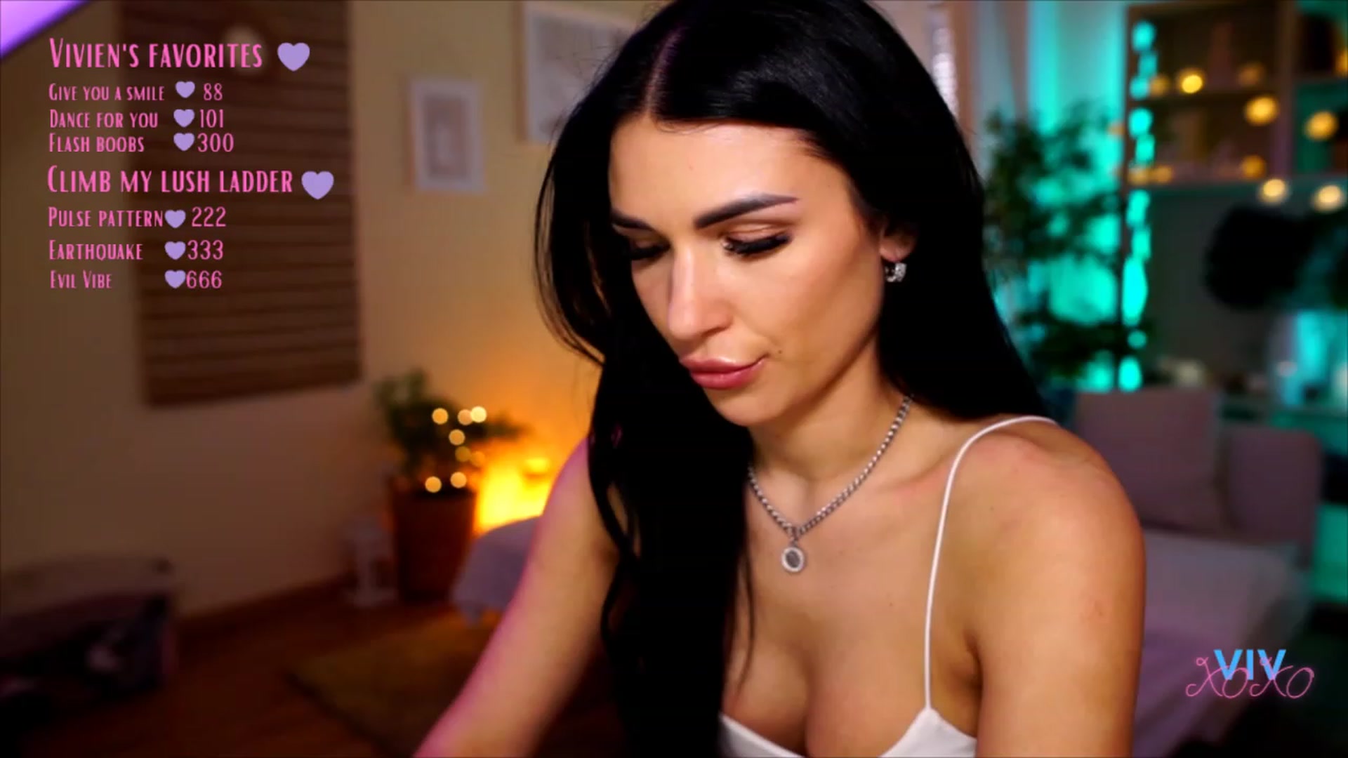 Gallery image thumbnail from kerelai's myfreecams stream on, 05/01/2023, 18:24 image 3 of 20