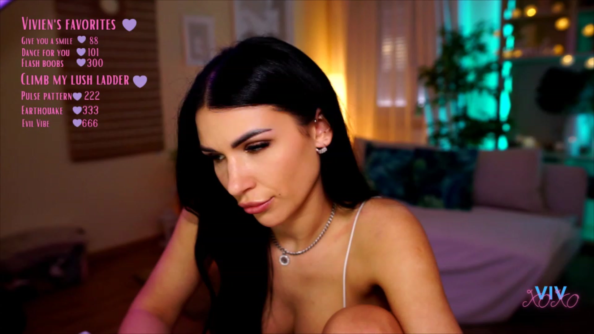 Gallery image thumbnail from kerelai's myfreecams stream on, 05/01/2023, 18:24 image 10 of 20
