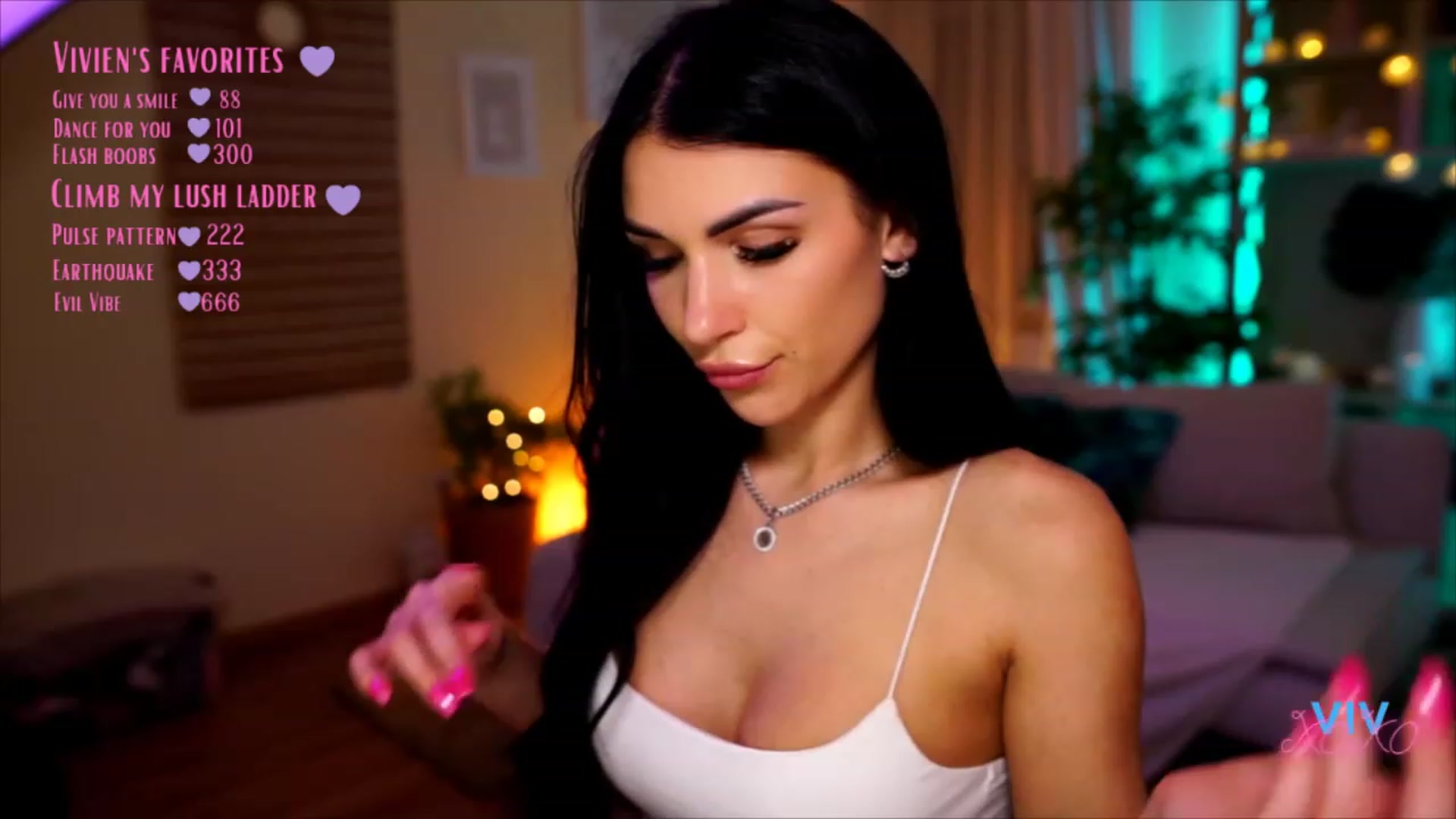 Gallery image thumbnail from kerelai's myfreecams stream on, 05/01/2023, 21:18 image 15 of 20