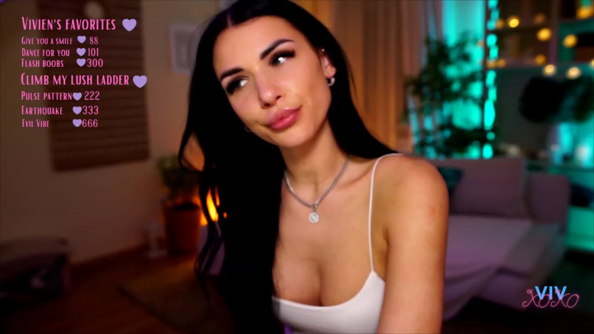 Gallery image thumbnail from kerelai's myfreecams stream on, 05/01/2023, 21:18 image 6 of 20