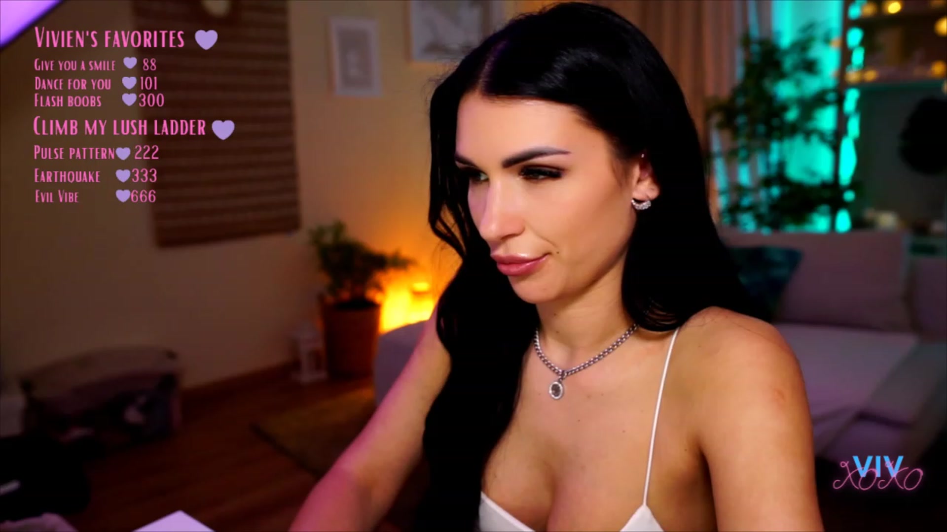 Gallery image thumbnail from kerelai's myfreecams stream on, 05/01/2023, 21:18 image 1 of 20