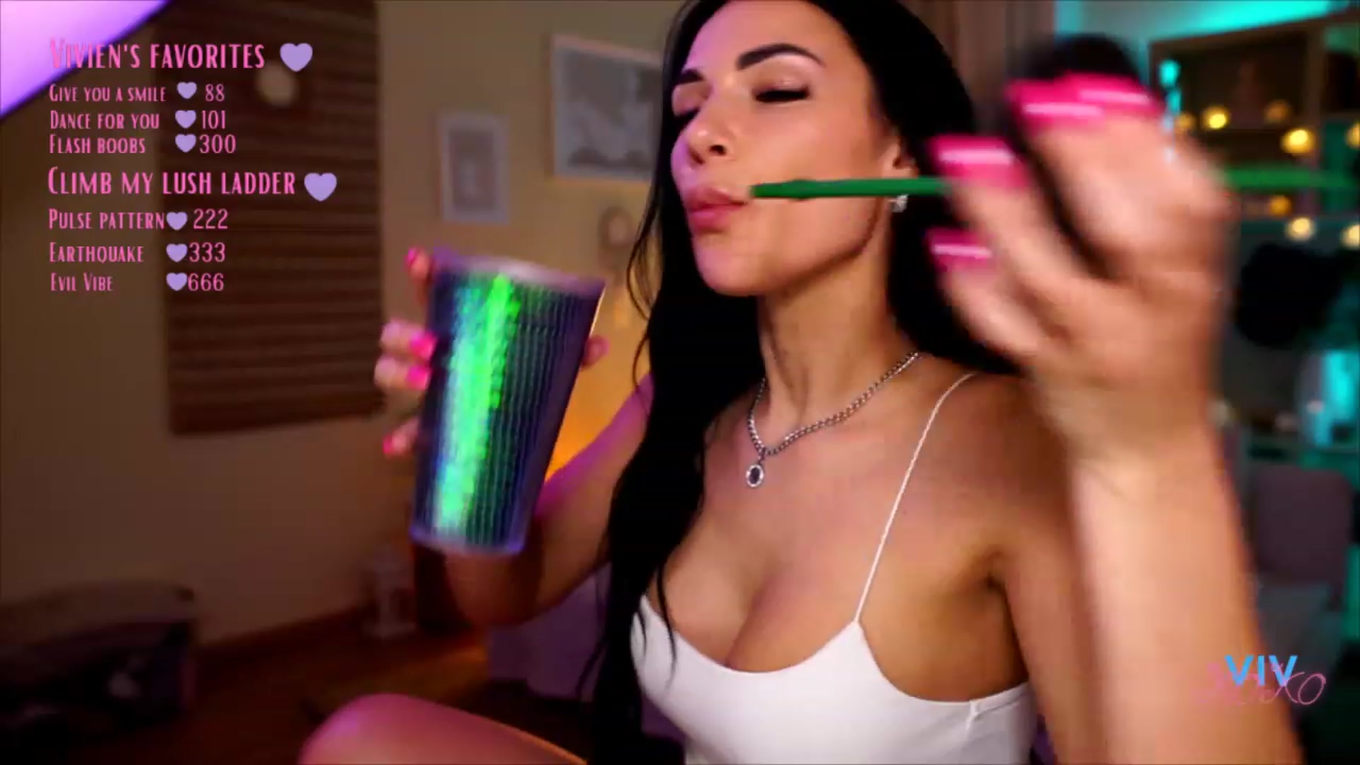 Gallery image thumbnail from kerelai's myfreecams stream on, 05/01/2023, 21:18 image 14 of 20