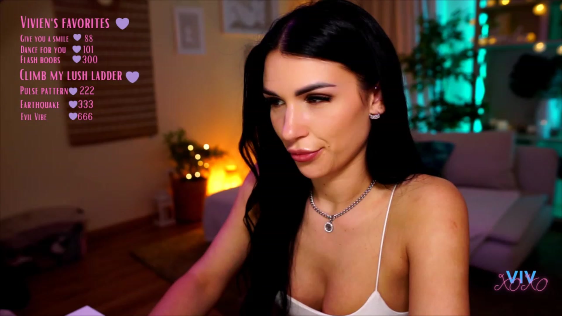 Gallery image thumbnail from kerelai's myfreecams stream on, 05/01/2023, 21:18 image 9 of 20