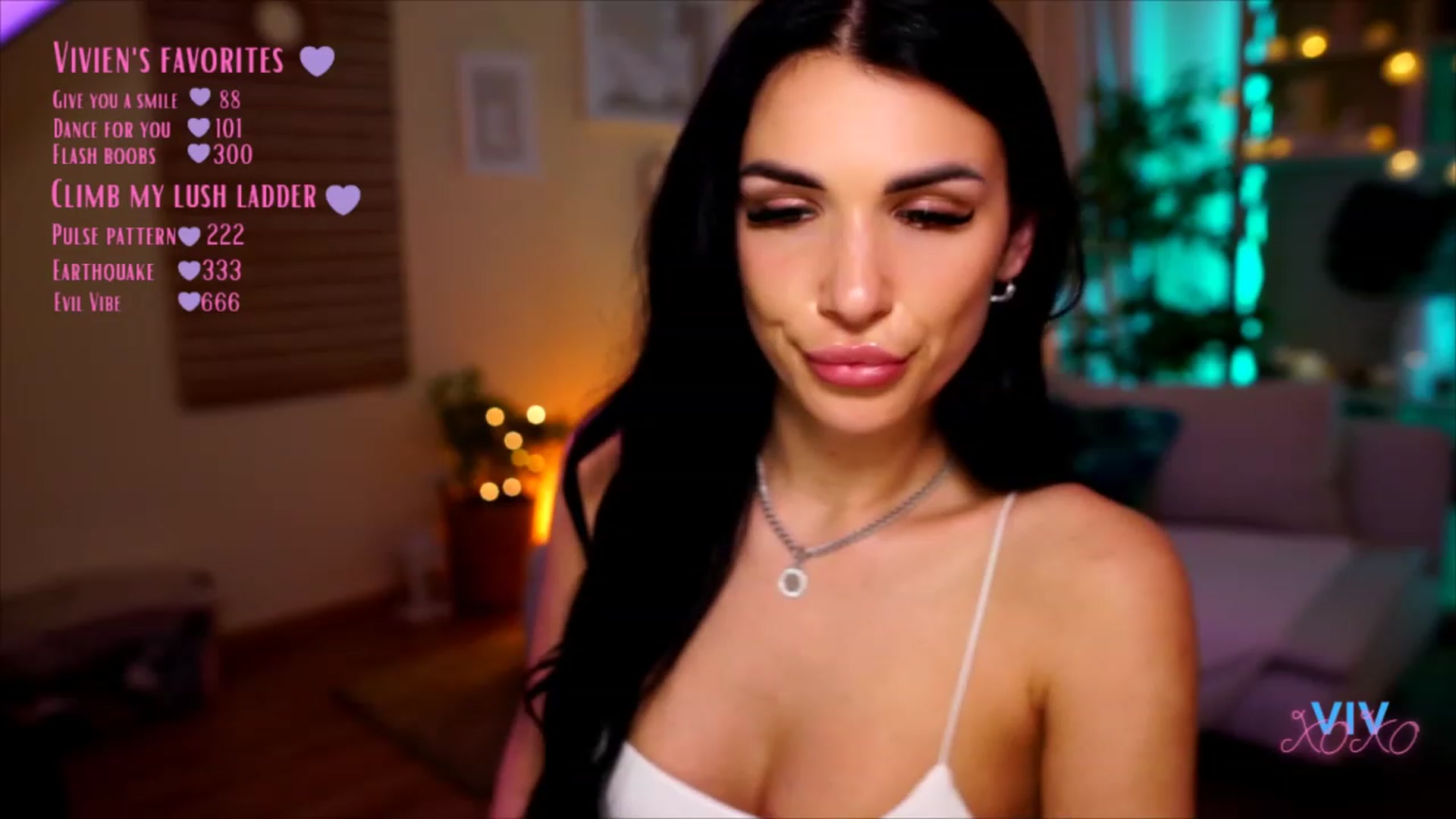Gallery image thumbnail from kerelai's myfreecams stream on, 05/01/2023, 21:18 image 16 of 20