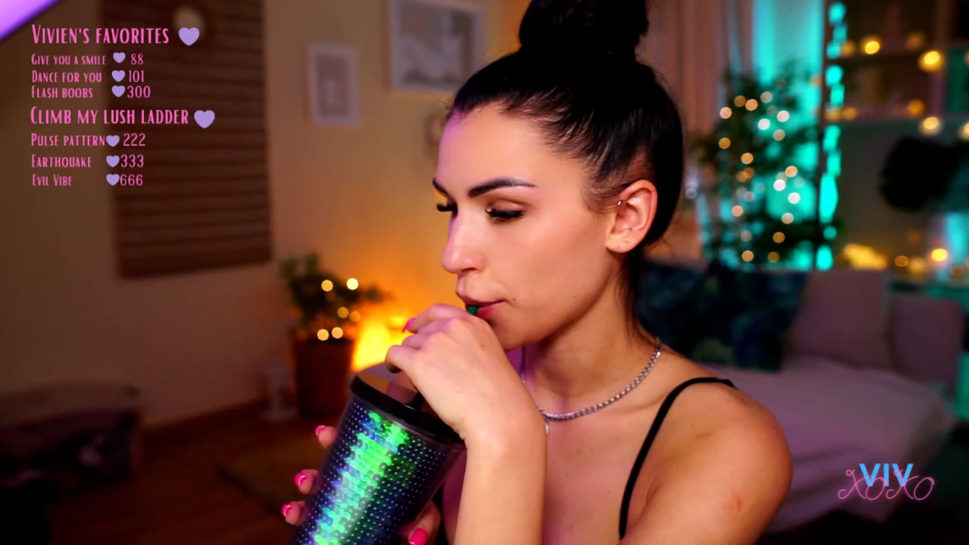 Gallery image thumbnail from kerelai's myfreecams stream on, 05/02/2023, 17:16 image 16 of 20