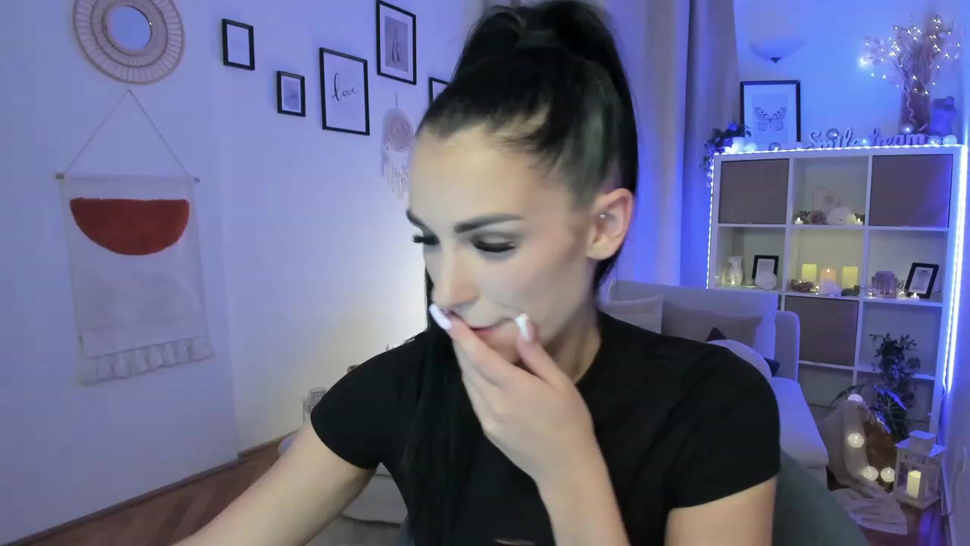 Gallery image thumbnail from kerelai's myfreecams stream on, 06/07/2023, 20:26 image 3 of 20