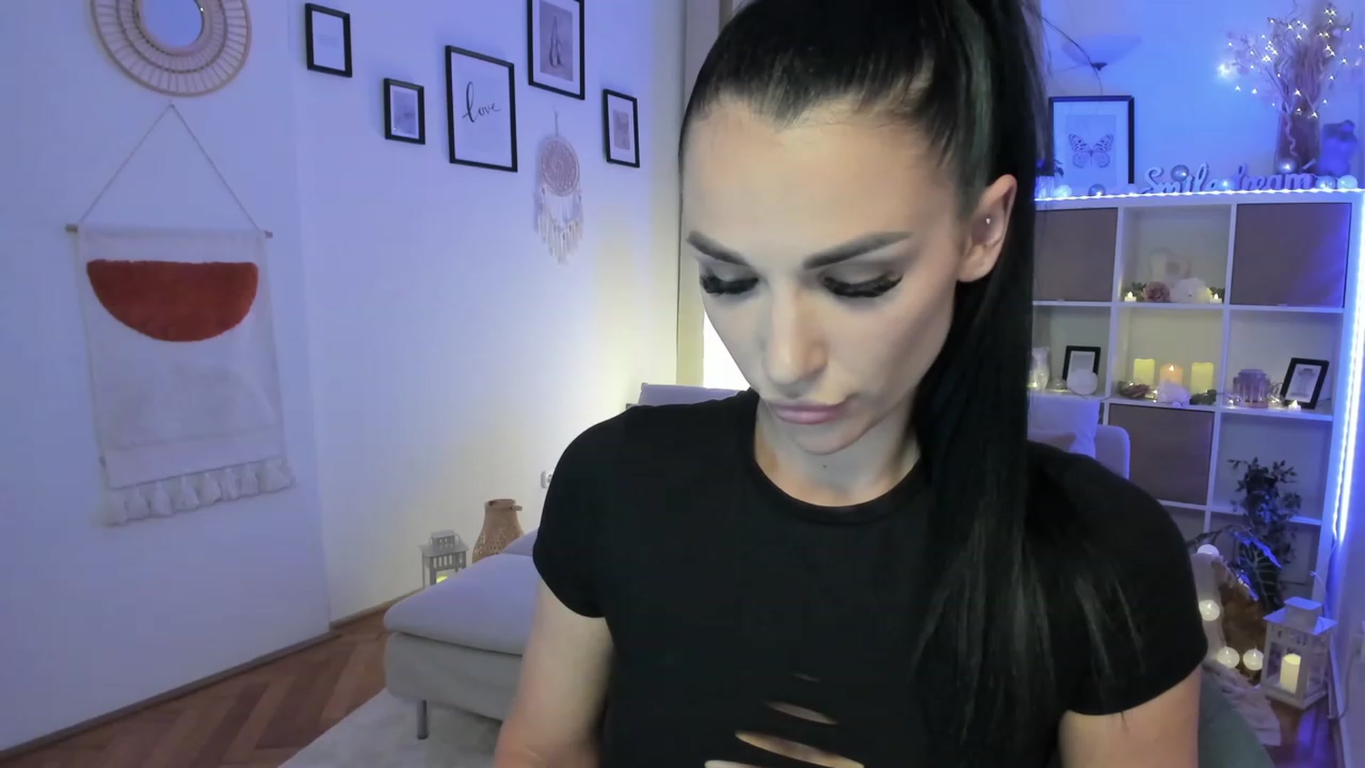 Gallery image thumbnail from kerelai's myfreecams stream on, 06/07/2023, 20:26 image 10 of 20