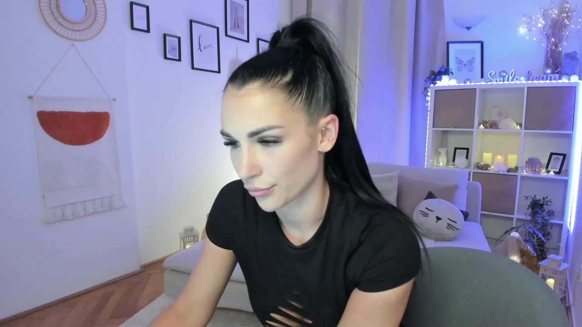 Gallery image thumbnail from kerelai's myfreecams stream on, 06/07/2023, 20:26 image 15 of 20