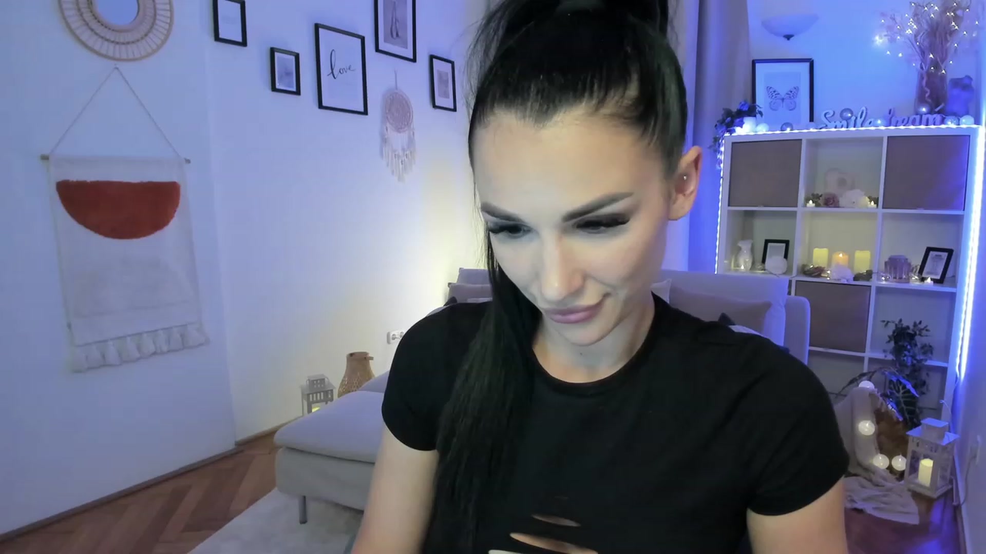 Gallery image thumbnail from kerelai's myfreecams stream on, 06/07/2023, 21:36 image 17 of 20