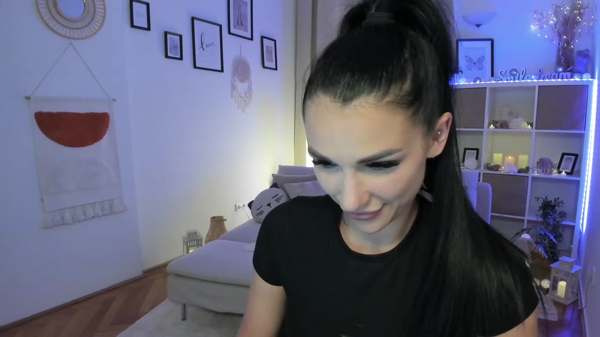 Gallery image thumbnail from kerelai's myfreecams stream on, 06/07/2023, 22:53 image 6 of 20
